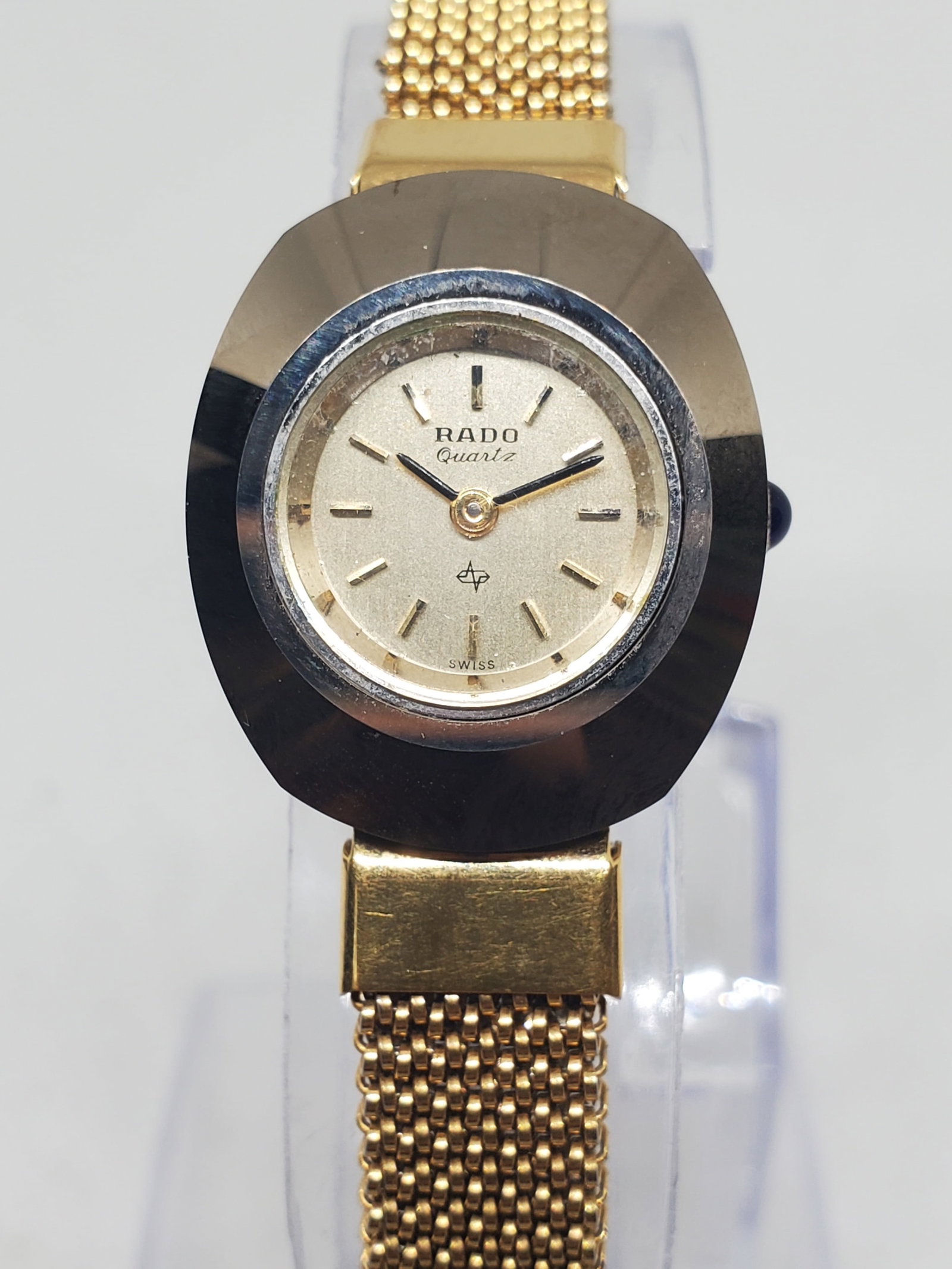 Rado DiaStar Lady Quartz K901664 Tungsten Carbide Dress Watch Gold Tone Dial Swiss, late 1980s,: This exquisite Rado DiaStar Lady Quartz K901664 ladies watch showcases the elegance and prestige that have defined the Swiss brand since its founding in 1917 by the Schlup family in Lengnau Switzerlan