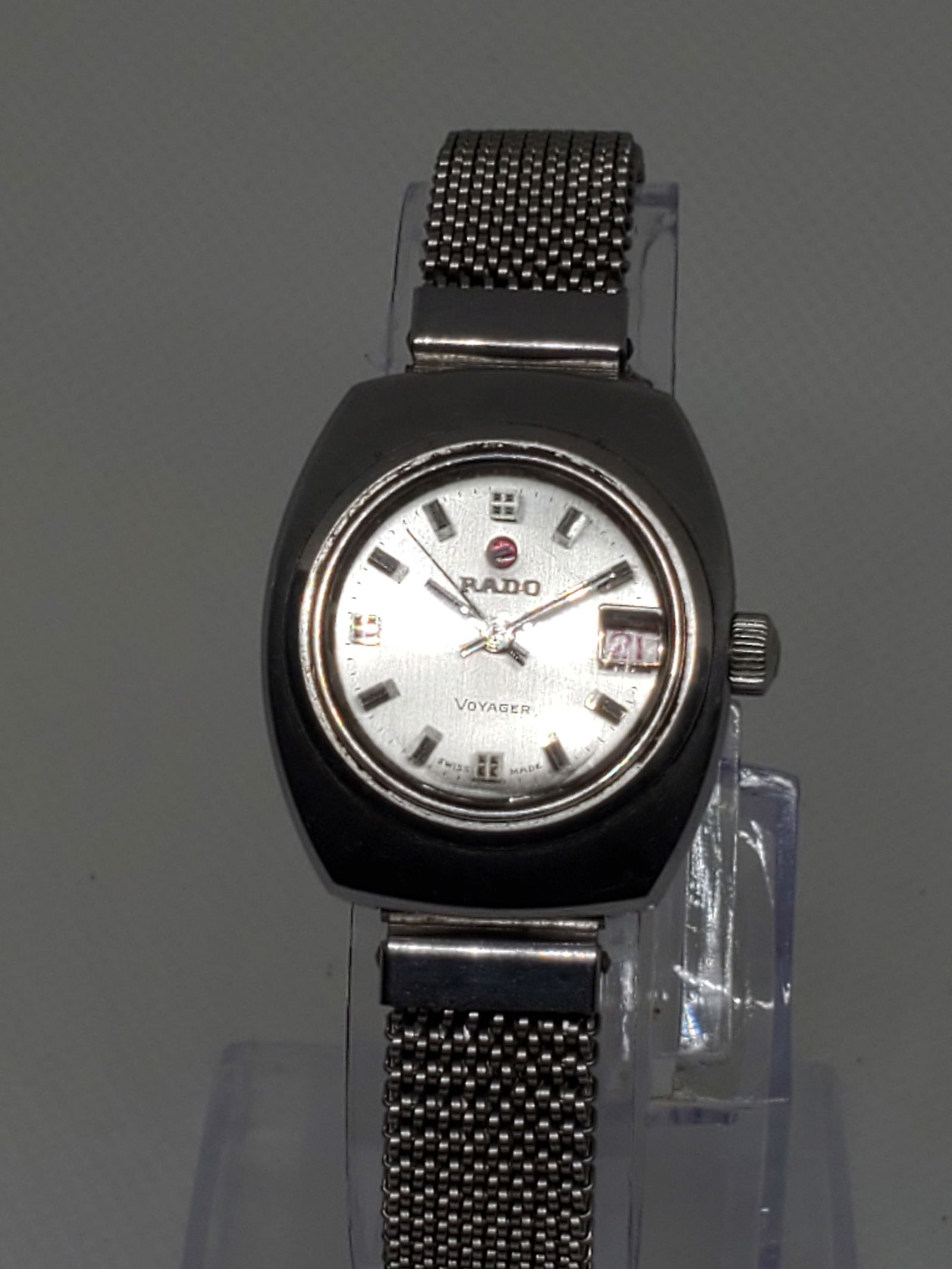 Rado Voyager Automatic, Gold Filled Watch, 1970s, Working: Step into the world of timeless sophistication with the Rado Voyagerin.a vintage masterpiece in operating condition that perfectly blends elegance, prestige, and reliability. This automatic dress watc