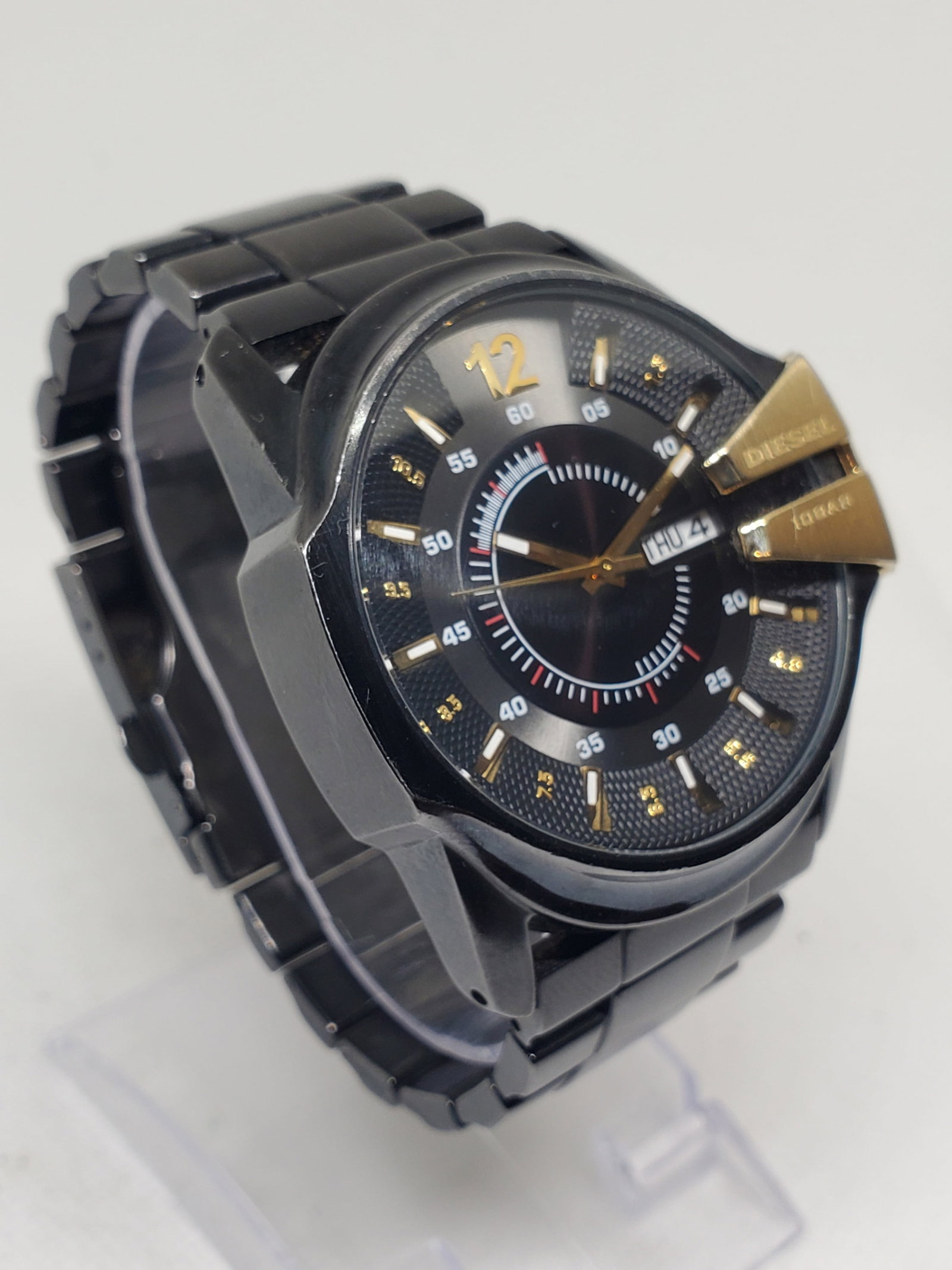 Diesel DZ1209 Black Gold Sport Watch 41mm Men?s Stainless Steel, 2010 to 2013, Working: This Diesel DZ1209 sports watch embodies the bold, industrial elegance that has made Diesel a global style icon since its founding by Renzo Rosso in 1978 in Molvena Italy. Known for its edgy designs a