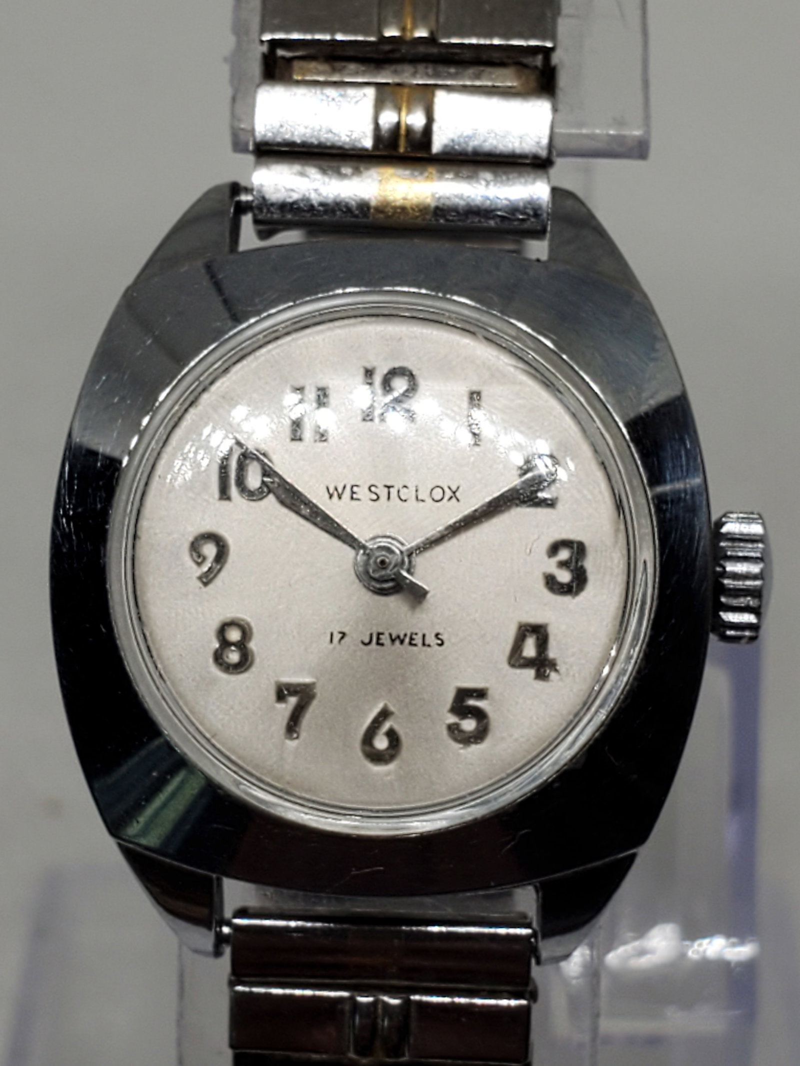 Vintage Westclox 17 Jewels Manual Wind Silver Dial Ladies Dress Watch 24mm, late 1960s to early: This elegant vintage Westclox ladies wristwatch embodies classic style and reliability. Featuring a silver tone case and matching silver dial, the watch is powered by a precise manual movement with 17