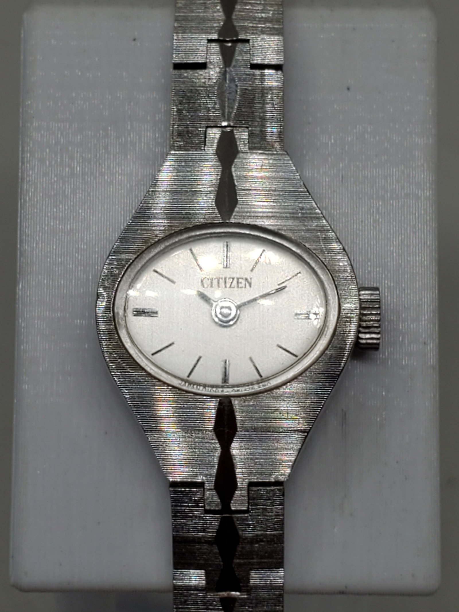 Vintage Citizen Manual Wind Silver Tone Ladies Watch 86.0794 Elegant Japan 1970s, Working: This vintage Citizen ladies watch showcases the refined elegance and timeless appeal that define the Citizen name. Crafted with a brushed silver tone case and matching integrated bracelet, its minimal