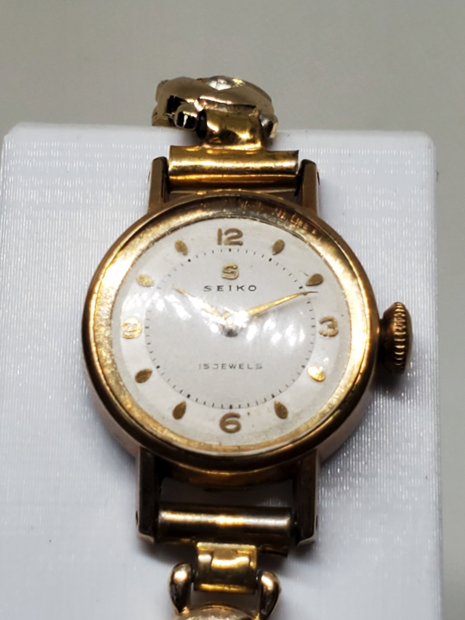 Seiko Ladies Gold Plated Watch, Manual, 1950s, Working: Working condition Seiko D68721, a true testament to elegance and vintage charm. Featuring a sleek gold plated case, 0.76" (19mm), with a pristine white dial and 14K gold filled construction, this manu