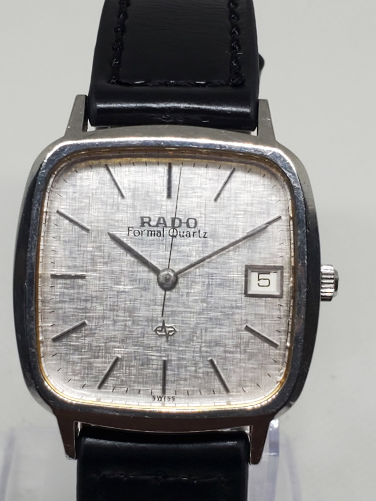 Vintage Rado Formal Quartz 738.9000.4 Linen Pattern Silver Dial Swiss Dress Watch, early 1980s,: This elegant Rado Formal Quartz 738.9000.4 is a refined example of Swiss craftsmanship and timeless design. The watch features a silver-tone plated case with a distinct linen pattern silver silver dia