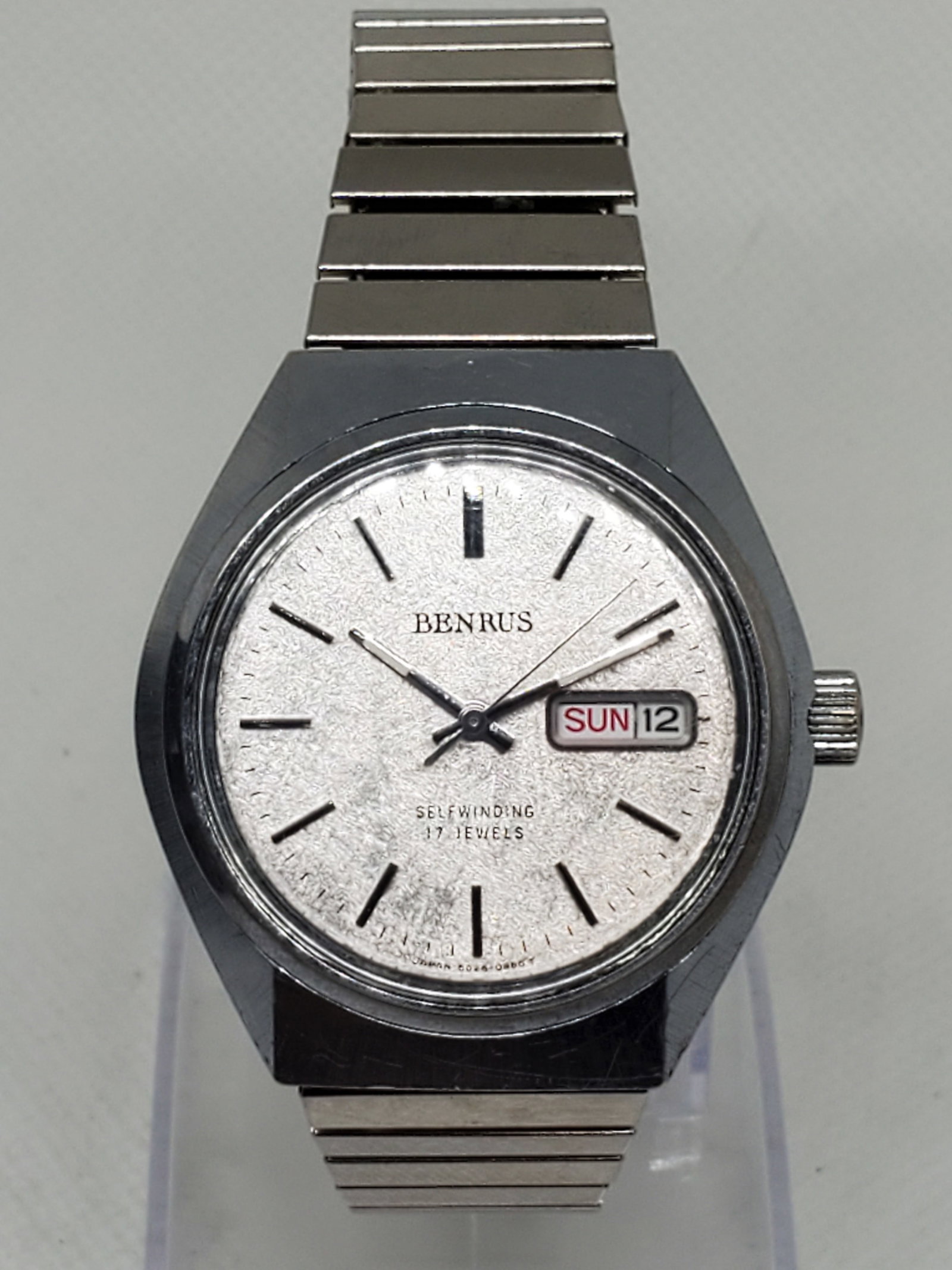 Vintage Benrus Automatic 17 Jewels Watch Frosted Silver Dial, DayDate 38mm, circa 1975 to 1980,: This vintage Benrus automatic watch 5026 0890Y exudes timeless sophistication, blending the elegance and reliability for which the Benrus brand is known. Featuring a refined frosted silver dial with m