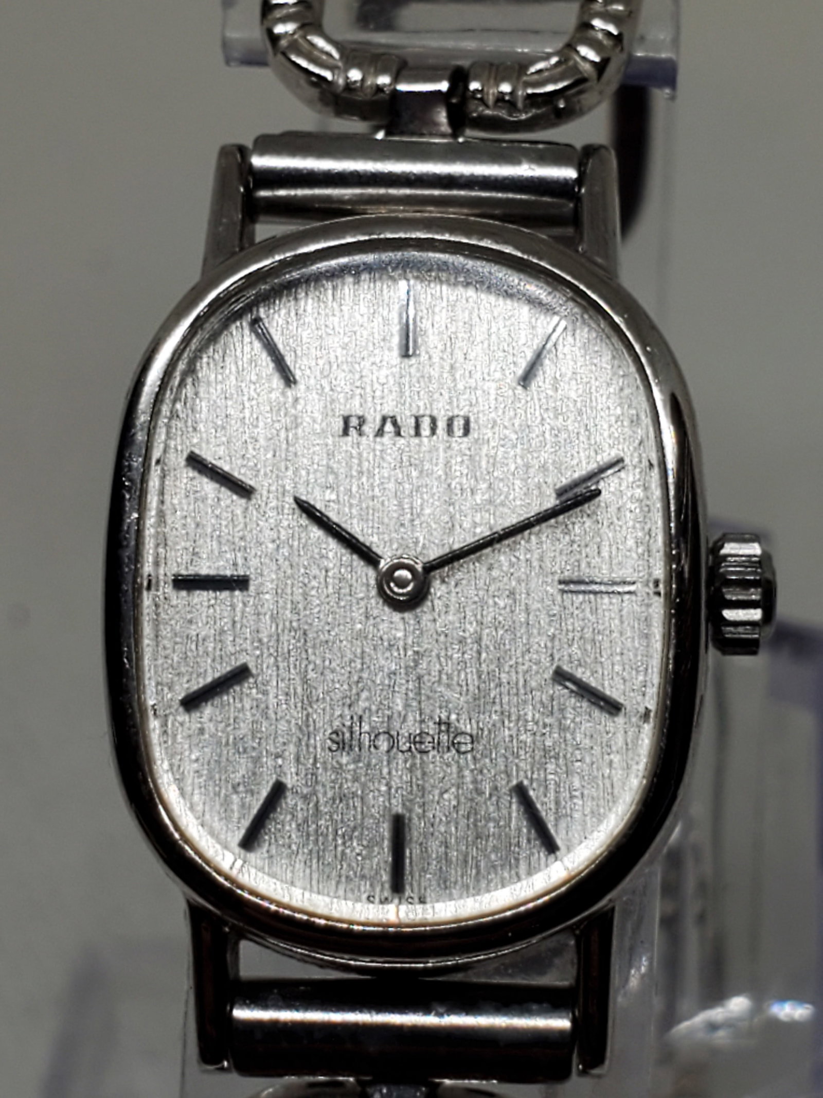 Rado Silhouette Brushed Silver Tone Ladies Manual Watch, 1970s, Working: Working condition Rado Silhouette, a luxury timepiece that blends minimalist elegance with the prestige of Swiss watchmaking. Featuring a brushed silver tone dial, this watch embodies sophistication, 