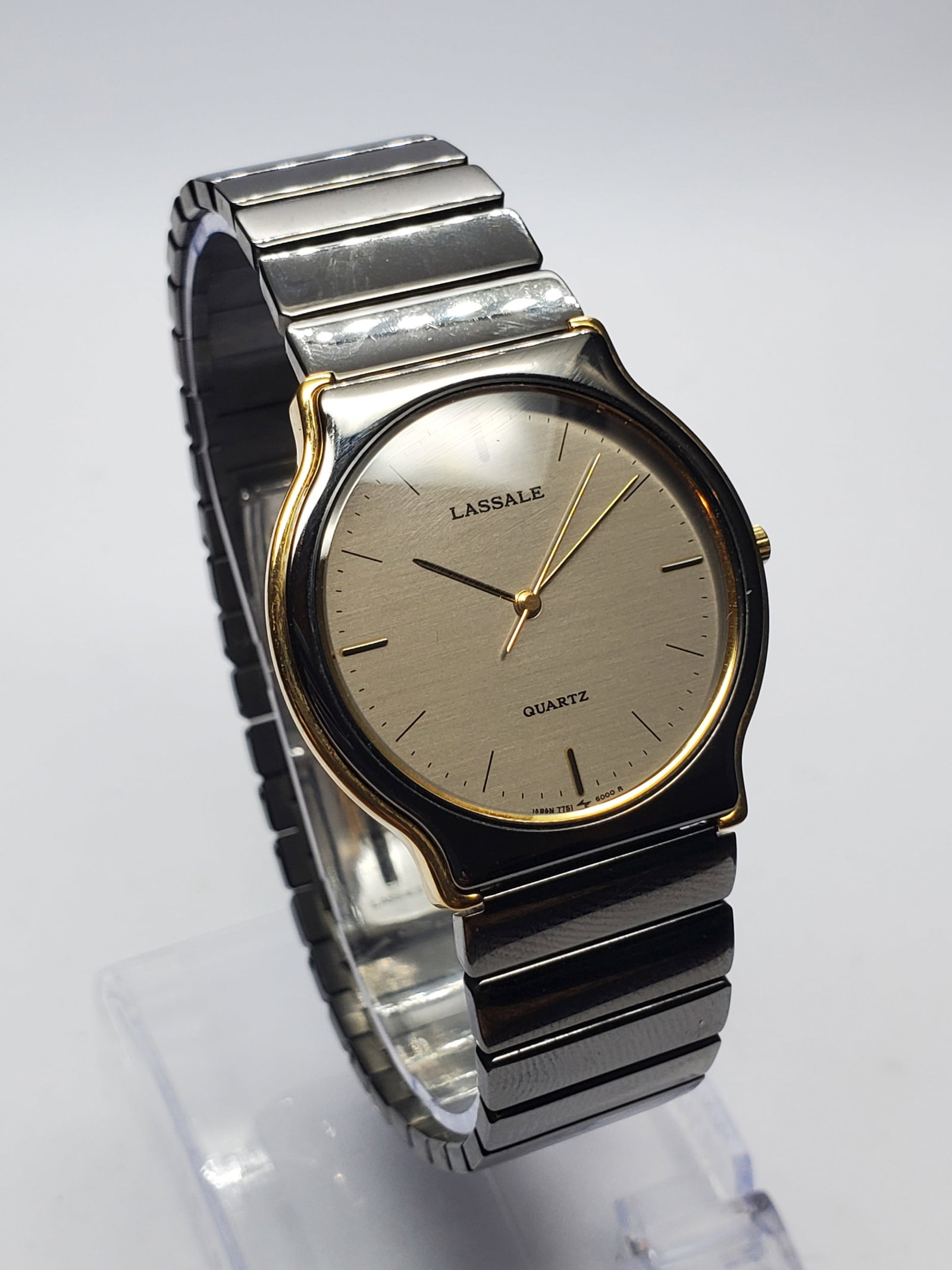 Seiko Lassale Quartz Dual Tone Ultra Slim Watch, 32mm, 1990s, Working: Discover refined Japanese elegance with this vintage Seiko Lassale 7751 6009 quartz watch, a sophisticated example of the ultra thin dress designs that made the Lassale line highly desirable among col