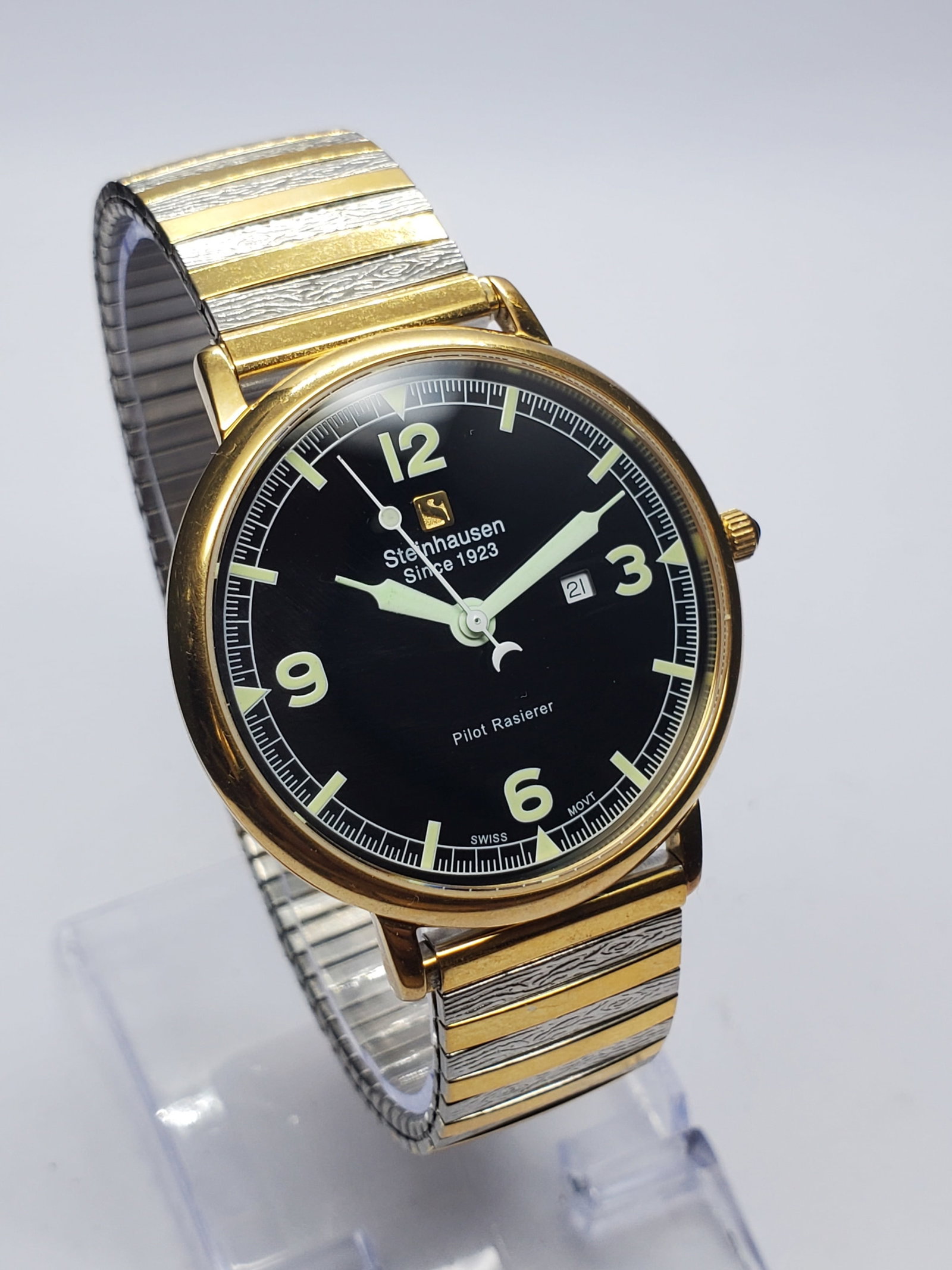 Steinhausen Pilot Rasierer Swiss Quartz 14K GP Black Dial 37mm Watch, 37mm, 2010s, Working: Bold aviation inspired styling meets affordable Swiss design in this Steinhausen Pilot Rasierer quartz watch, a handsome sport dress timepiece with commanding wrist presence. Steinhausen is a modern w