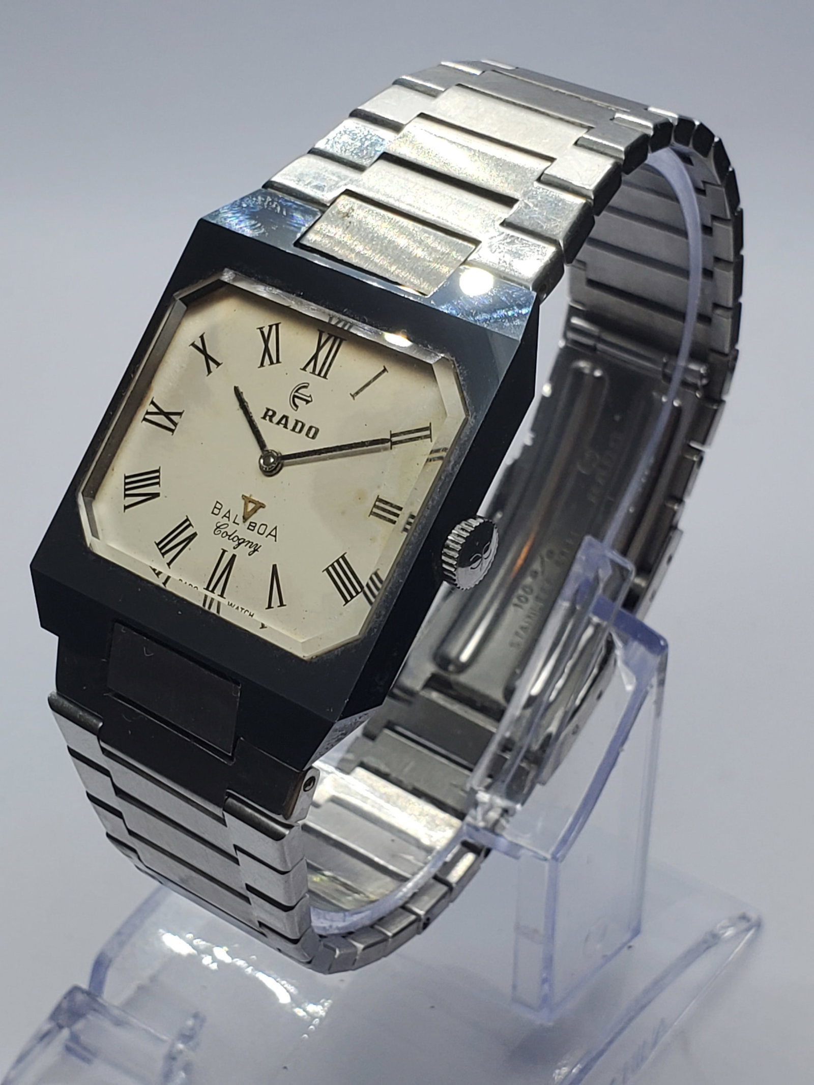 Vintage Rado Balboa Cologny Manual Swiss Watch, 31x35mm, 1970s, Working: Discover bold vintage Swiss design with this distinctive Rado Balboa Cologny manual dress watch, a sophisticated collector piece from one of Switzerland?s most innovative watchmakers. Founded in 1917 