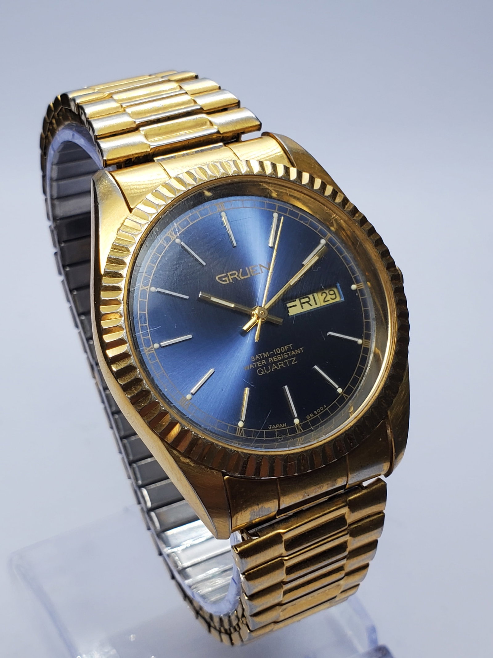 Gruen Blue Dial Dress Watch, 35mm, 2000s, Working: A refined vintage Gruen 200-2105 dress watch blending classic styling with dependable quartz convenience. Founded in 1874 by Dietrich Gruen in Columbus, Ohio, Gruen became one of America?s most respec
