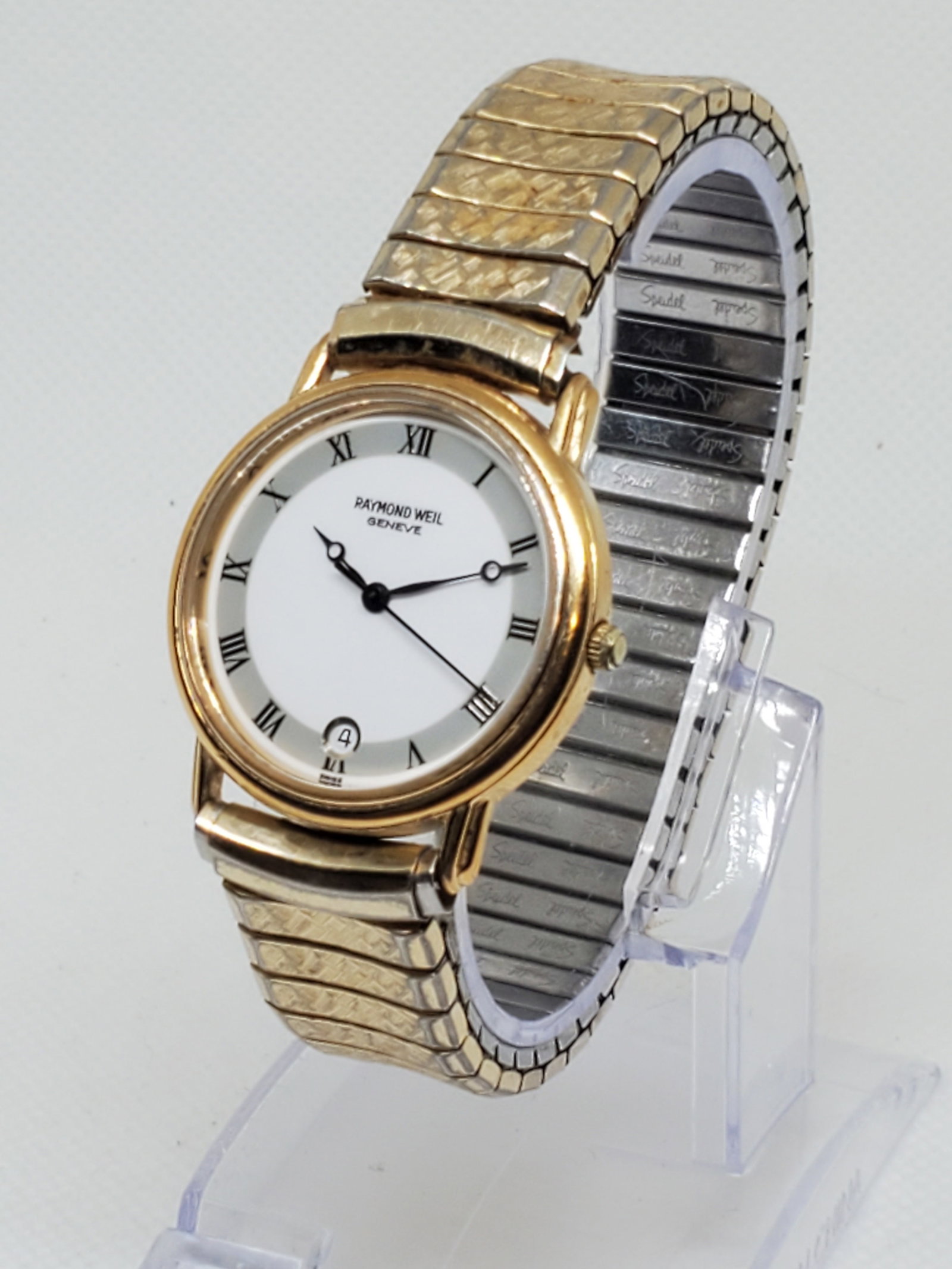 Raymond Weil Geneve 18K Gold Plated Watch, 1990s, Working: Elevate your collection with this elegant Raymond Weil Gen?ve quartz dress watch, featuring a refined 31mm 18K gold plated case, crisp white dial with date window, and a 7? metallic Speidel bracelet. 