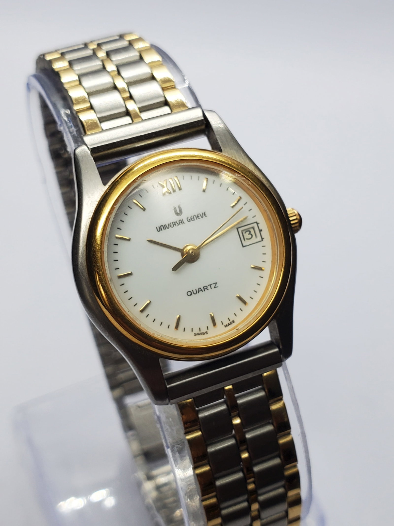Universal Geneve Quartz Dress Watch Two Tone Date Swiss Vintage, 1980s, Working: This elegant Universal Geneve quartz dress watch reference 1.269.0.0.30 reflects the refined Swiss design and precision that made the brand one of the most respected names in horology. The watch featu