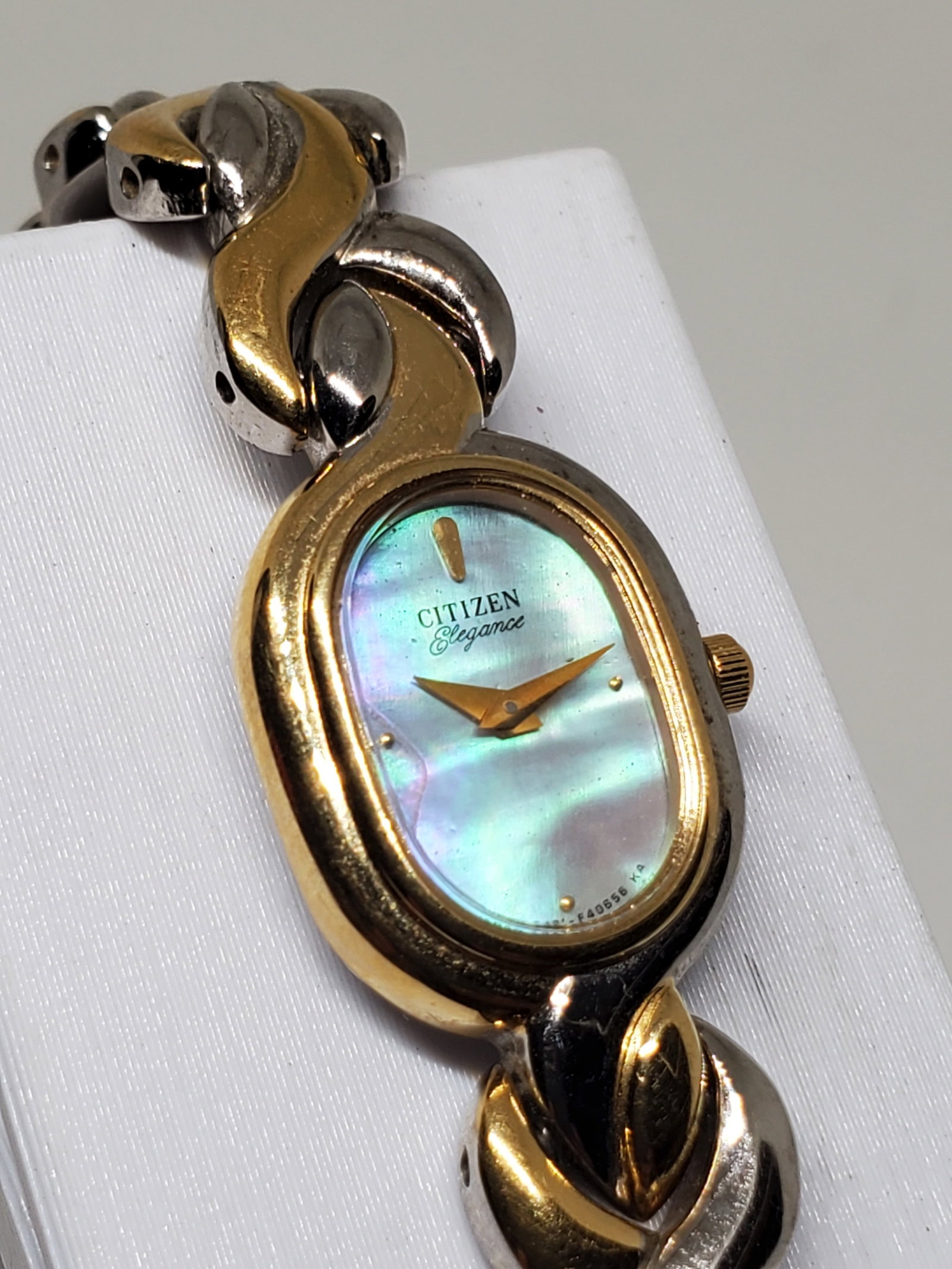 Citizen Elegance Mother of Pearl Dial Dual Tone Ladies Quartz Watch, 1998 to 2002, Working (1 of 11)