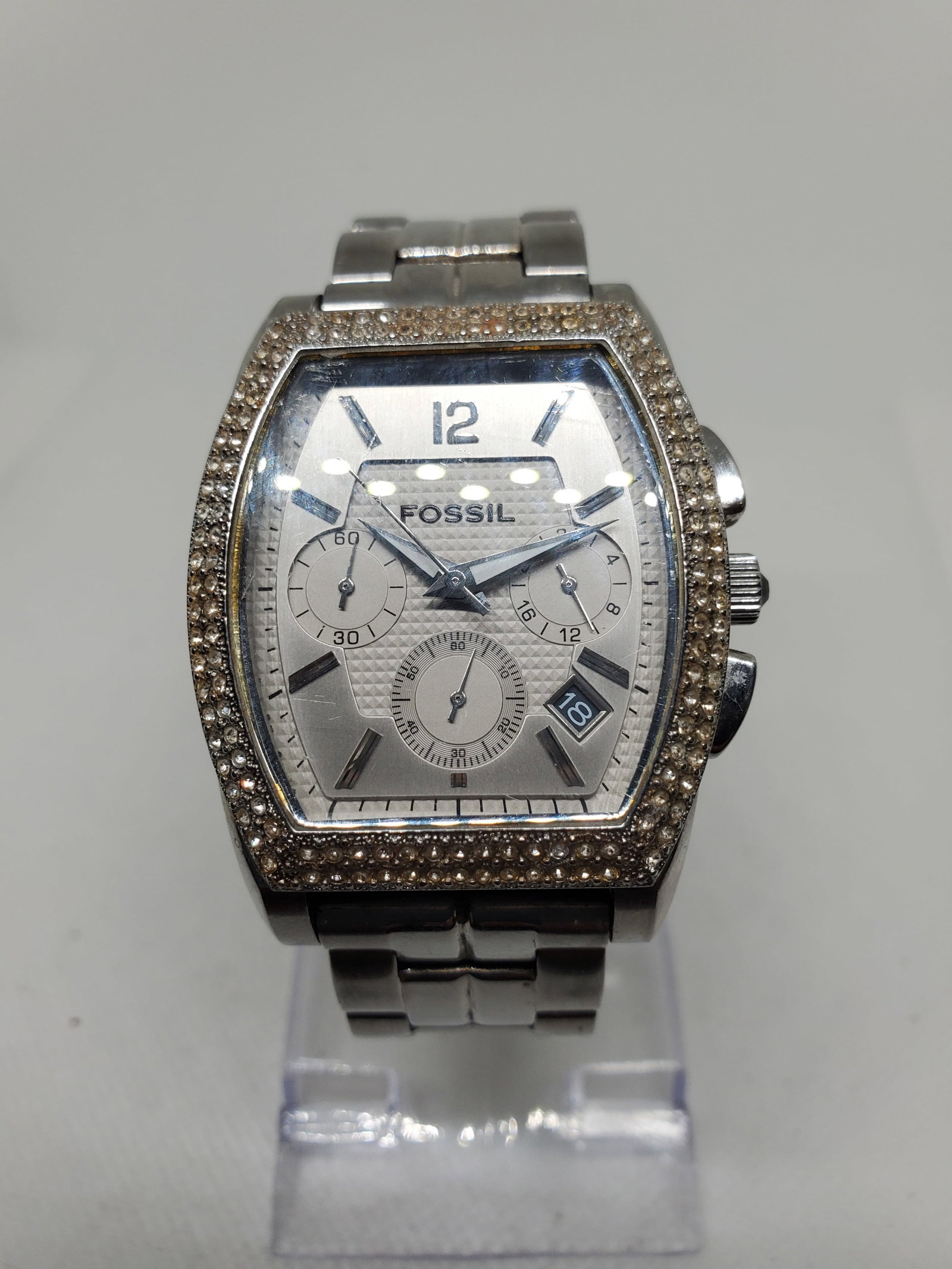 Fossil FS-4421 Chronograph 36x40mm, early 2010s, Running: This Fossil FS-4421 quartz chronograph showcases the brand?s blend of modern elegance, durability, and accessible prestige, making it a popular choice for collectors and gift buyers alike. Founded in 