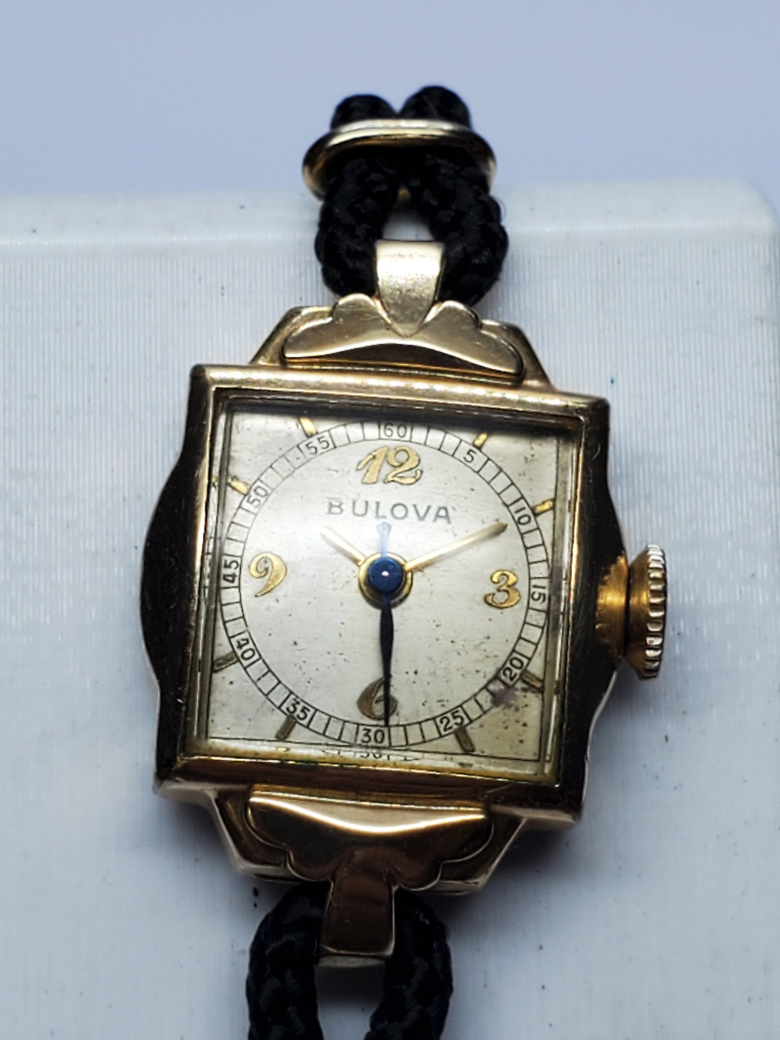 Vintage Bulova 6AHC Manual Art Deco RGP 17 Jewels Watch, 16x20mm, circa 1952, Running: Experience the timeless elegance of this vintage Bulova 6AHC manual wind dress watch, an attractive Art Deco inspired timepiece that reflects the craftsmanship for which Bulova is renowned. Founded by