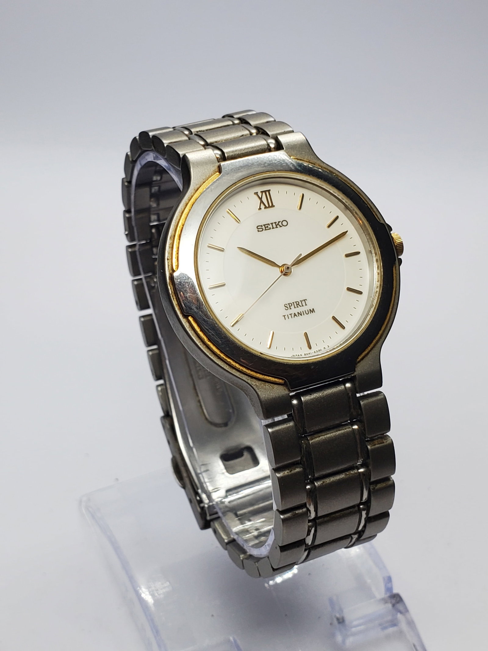 Vintage Seiko Spirit Titanium Quartz Dress Watch, 34mm, 1993, Running: Experience the understated elegance of this Seiko Spirit 8N41 6220 Quartz Dress Watch, a refined timepiece that reflects Seiko?s reputation for precision, innovation, and lasting quality. Founded by K