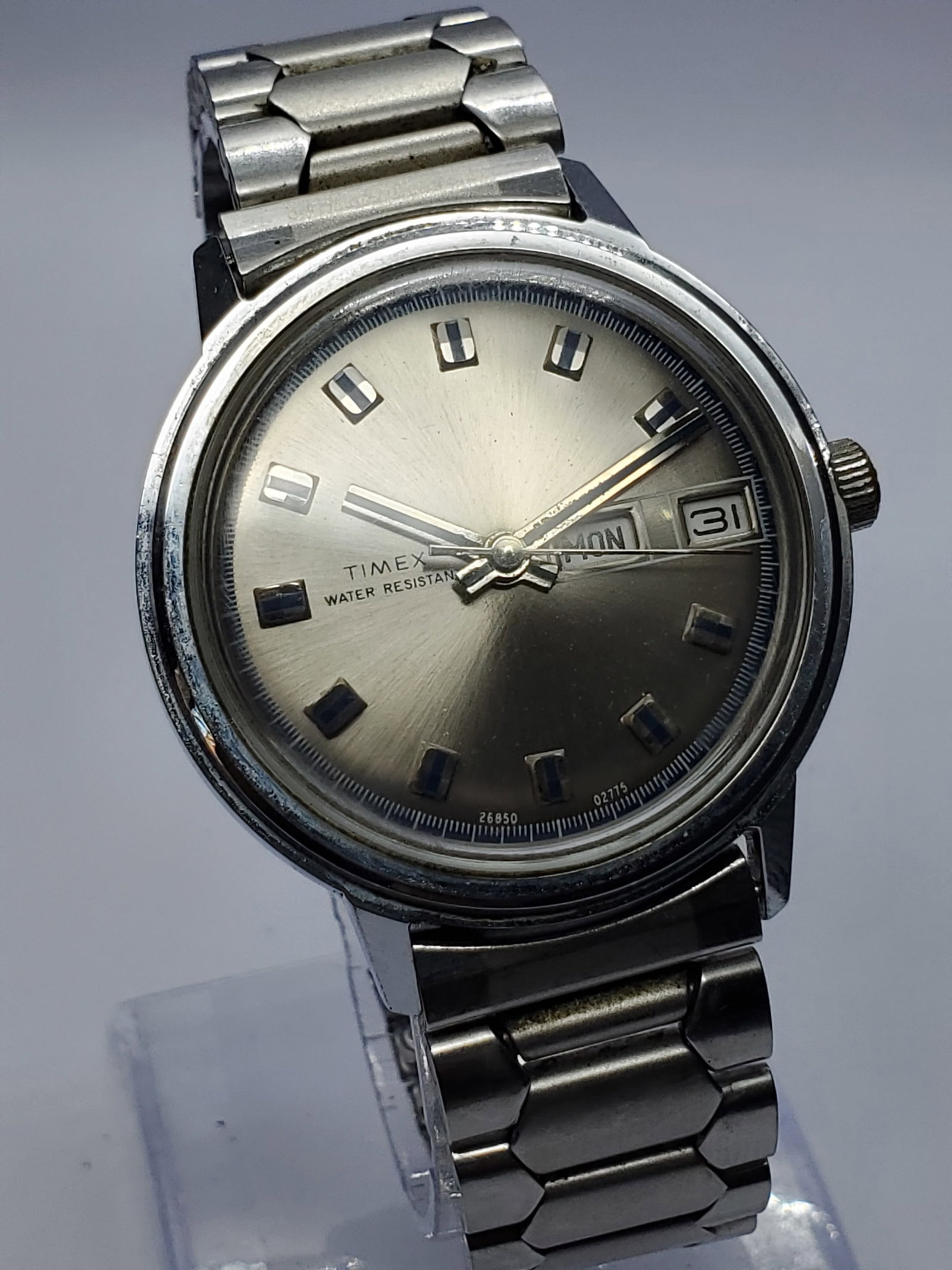 Vintage Timex Marlin 1975 Day Date Manual 35mm Silver Sunburst Dress Watch, 35mm, 1975, Running: Experience timeless American watchmaking with this vintage Timex Marlin 26850-02775 manual wind dress watch, estimated to have been produced in 1975. Founded by the Waterbury Clock Company in 1854 in 