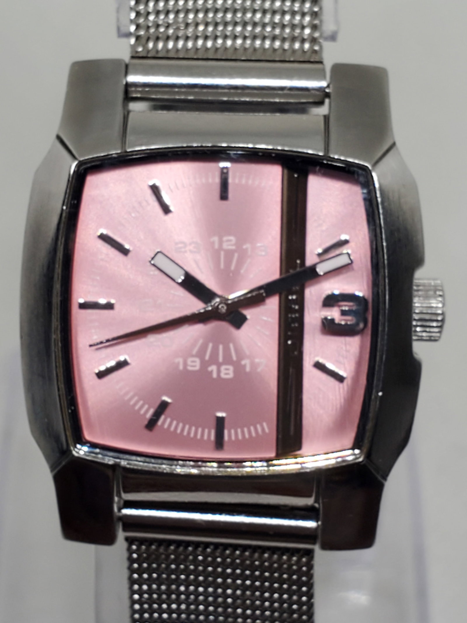 Diesel DZ 5335 Pink Dial Mesh Bracelet Quartz Watch Bold & Stylish, 2010s, Running (1 of 10)