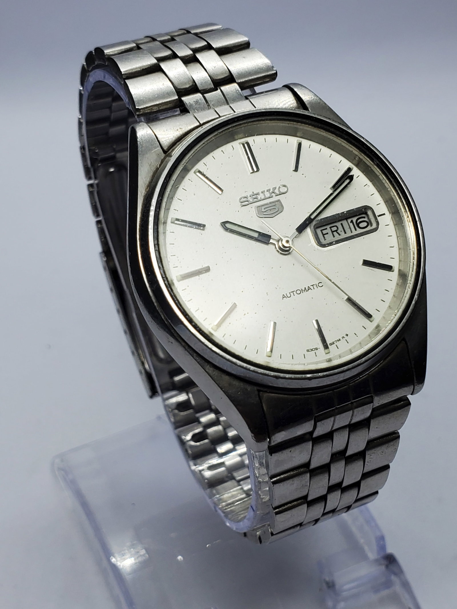 Vintage Seiko 5 Automatic 6309-8900 Silver Dial Day Date Dress Watch, 35mm, 1974, Running: Discover timeless Japanese craftsmanship with this vintage Seiko 5 Automatic 6309 8900 Dress Watch, a classic example of Seiko's renowned reliability and enduring style. Founded by Kintaro Hattori in 