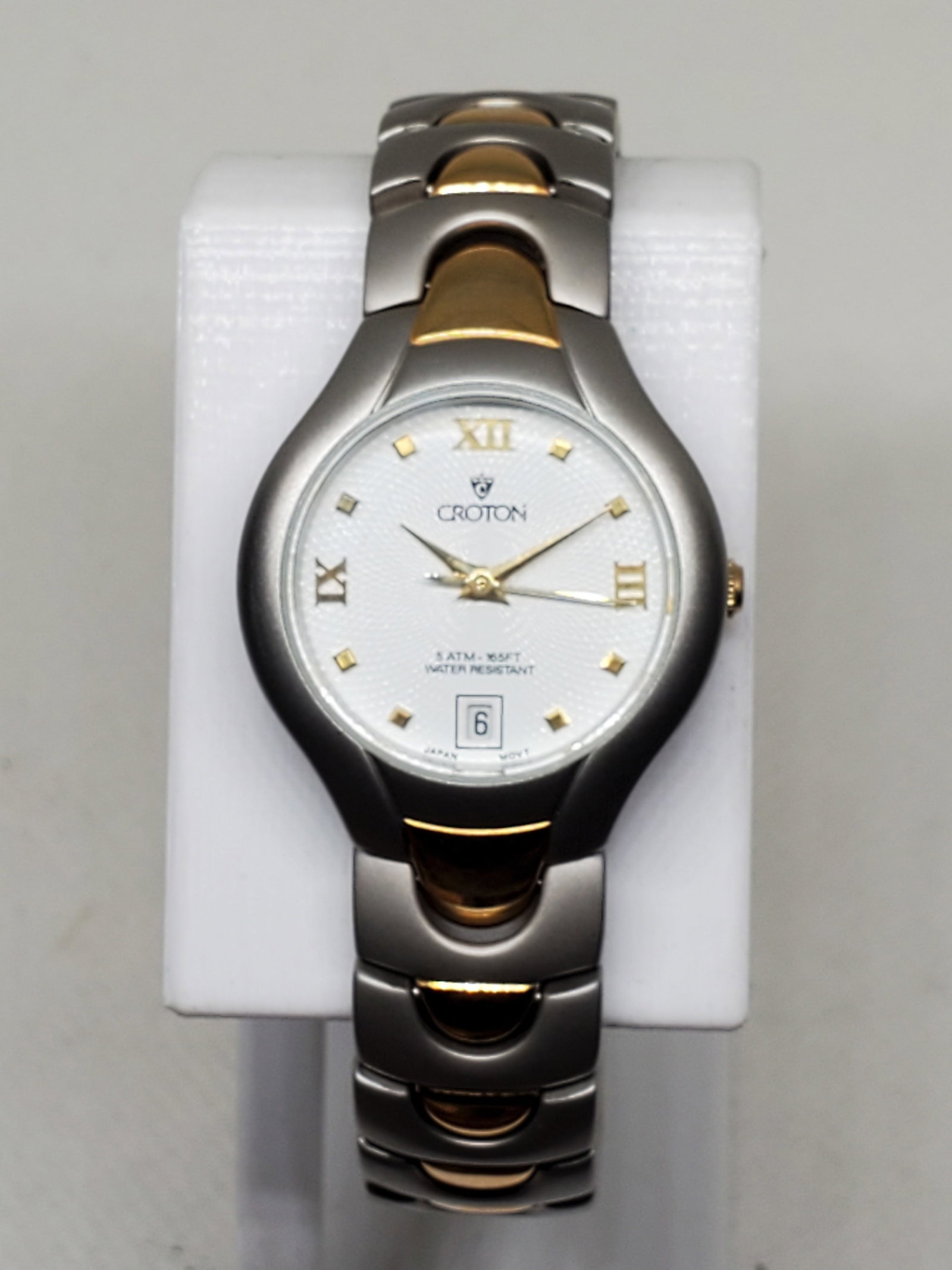 Vintage Croton Dual Tone Ladies Watch, 2000s, Running: Add a refined touch of timeless elegance to your wrist with the Croton CR207089TTDW, running, a beautiful dress watch that combines classic styling with modern reliability. This dual tone timepiece fe