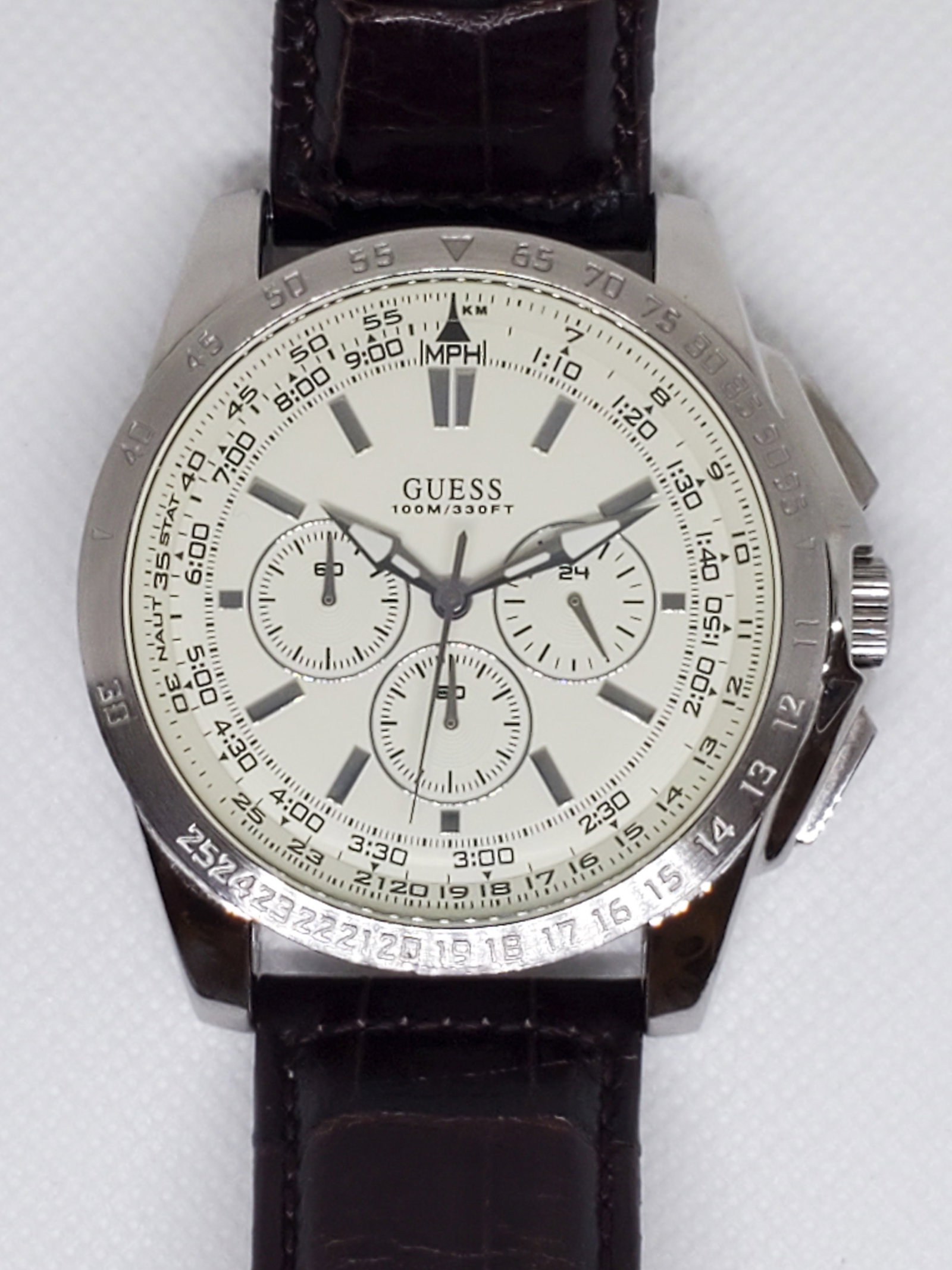 Vintage Guess Waterpro Chronograph Year 2000s Watch, U13570G2, Running: Running condition Guess Waterpro sports watch offers a perfect blend of style, durability, and functionality. Powered by a reliable quartz movement, it features a bold 1.81" (46mm) case with a chronog
