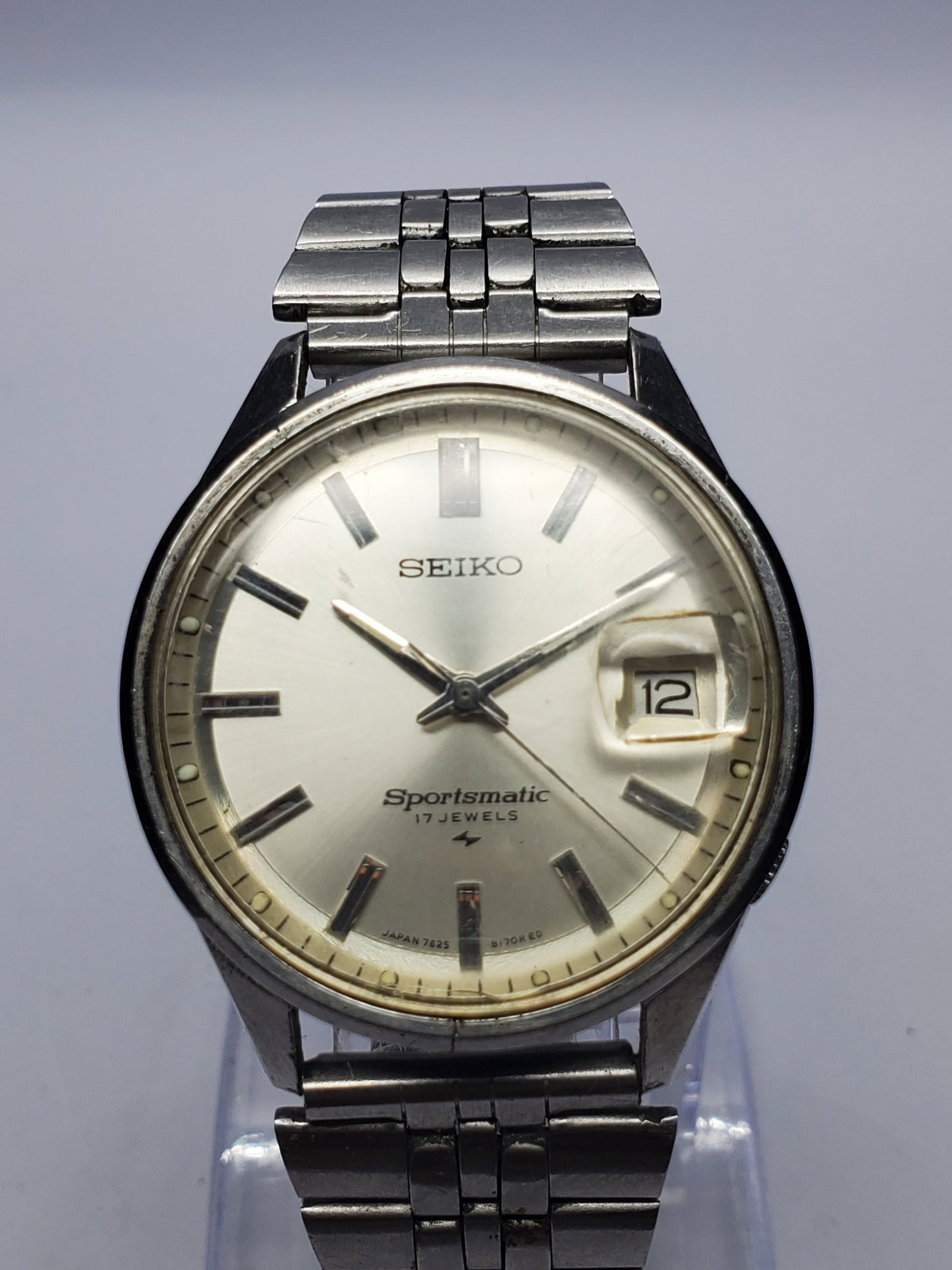 Vintage Seiko Sportsmatic 7625-8260 Automatic 17J Silver Dress Watch 36mm, 1968, Runing: Discover timeless Japanese craftsmanship with this Seiko Sportsmatic 7625-8260 Automatic dress watch, featuring a 36 mm silver tone stainless steel case, elegant sunburst silver dial, 17 jewel automat