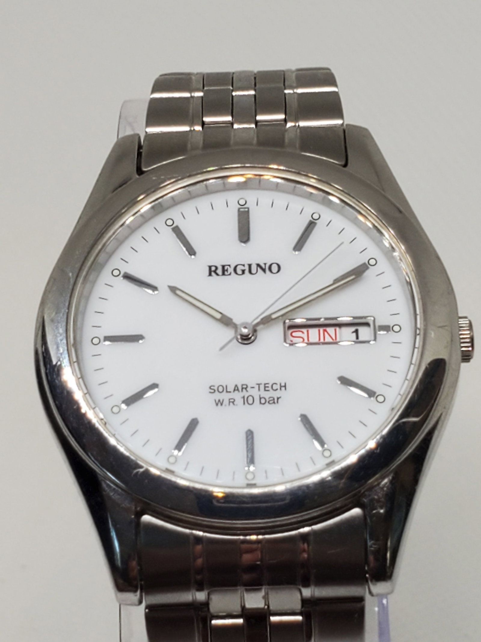 Vintage Citizen Reguno Solar Watch, 2000s, Running: Discover timeless sophistication with the Citizen Reguno Solar E101 K005299, a watch that effortlessly blends elegance, functionality, and eco friendly innovation running . This like new casual timepi