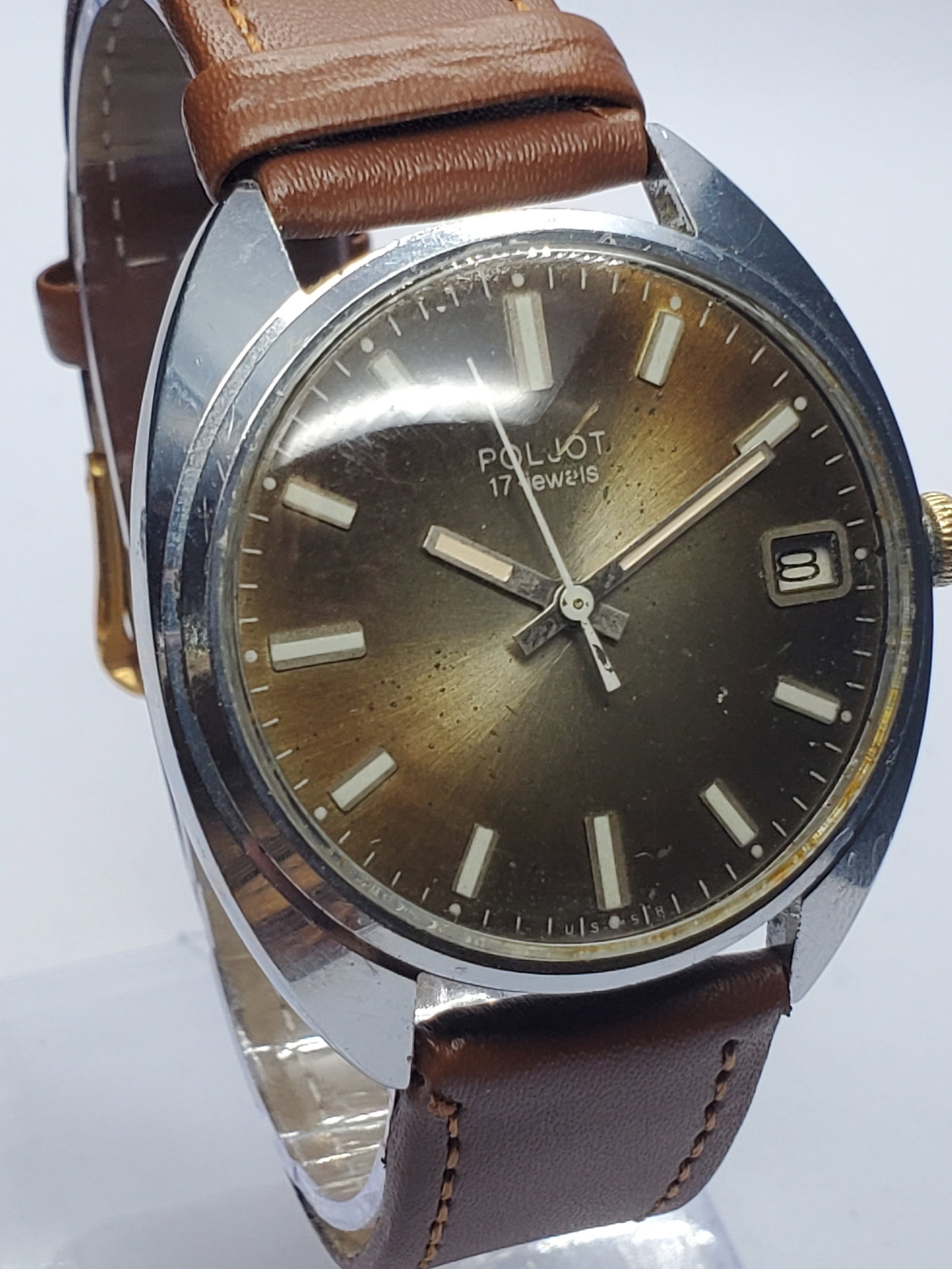 Vintage Poljot 17 Jewel Manual Soviet Watch Olive Gradient Dial USSR 36mm, 1970s, Running: Own a distinctive piece of Soviet horological history with this vintage Poljot manual wind watch, a robust and collectible utility timepiece from one of Russia?s most respected watchmakers. Poljot, me