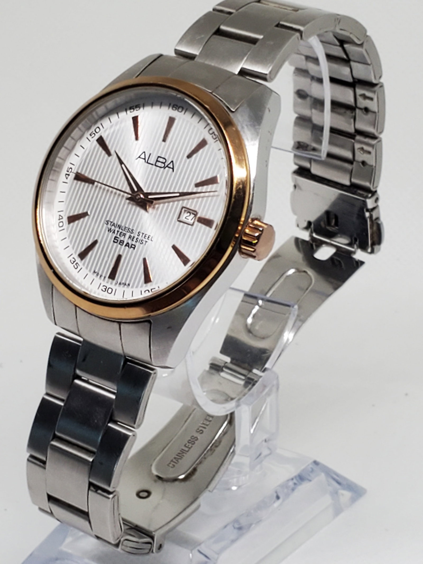 Seiko Alba Rose Gold Bezel White Dial Dress Watch, 40mm, 2010s, Running: Elevate your collection with this elegant Seiko Alba VJ32-X247 Quartz Dress Watch, combining modern styling with the renowned reliability of Seiko engineering. Alba, introduced by Seiko in Japan in 19