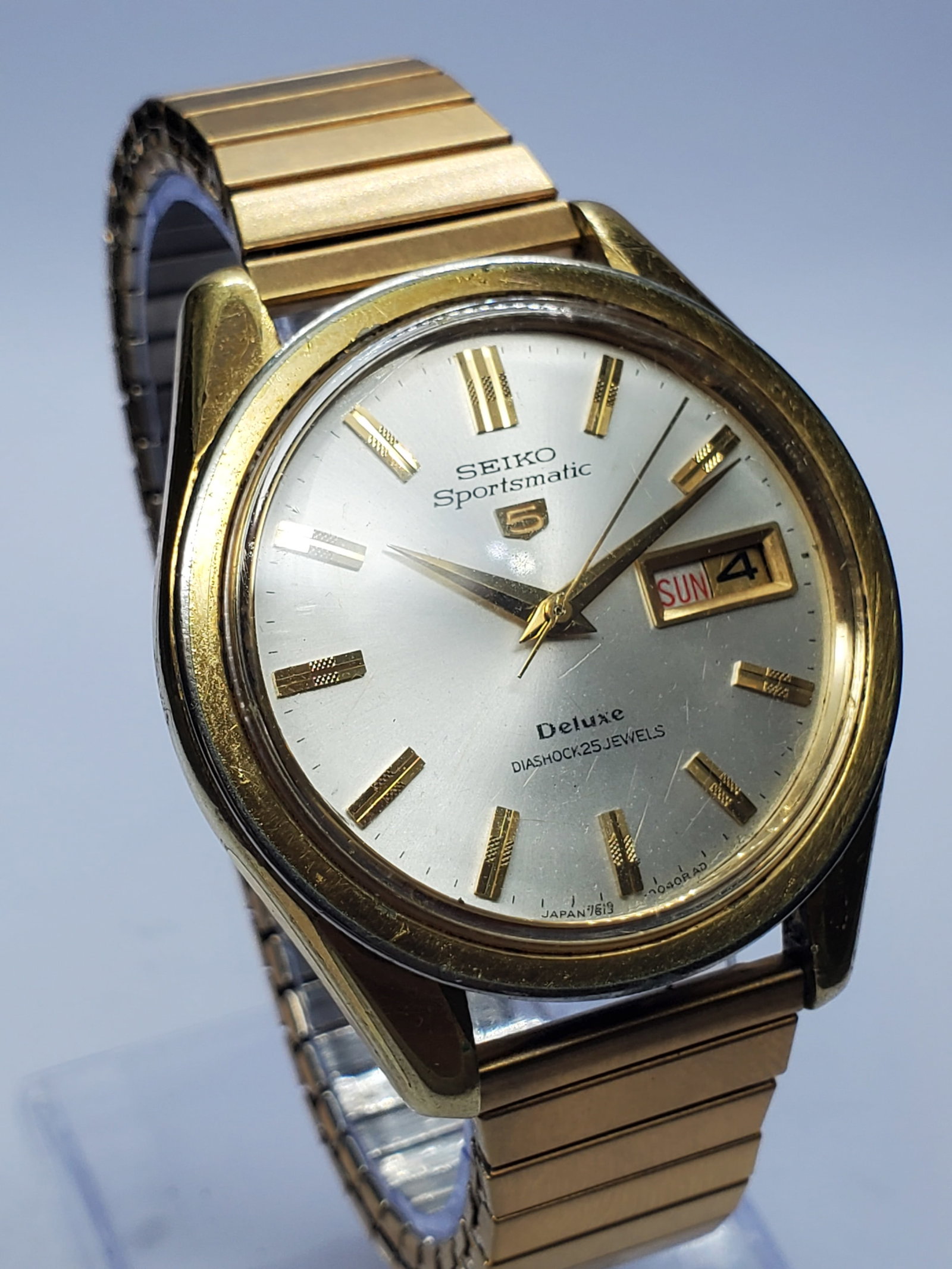 Vintage Seiko Sportsmatic 5 Deluxe Gold Plated 25J Auto 7619-9030 Watch, 38mm, 1966, Running: Experience classic Japanese craftsmanship with this vintage Seiko Sportsmatic 5 Deluxe 7619-9030 automatic dress watch. Founded by Kintaro Hattori in 1881 in Tokyo, Japan, Seiko has earned worldwide p