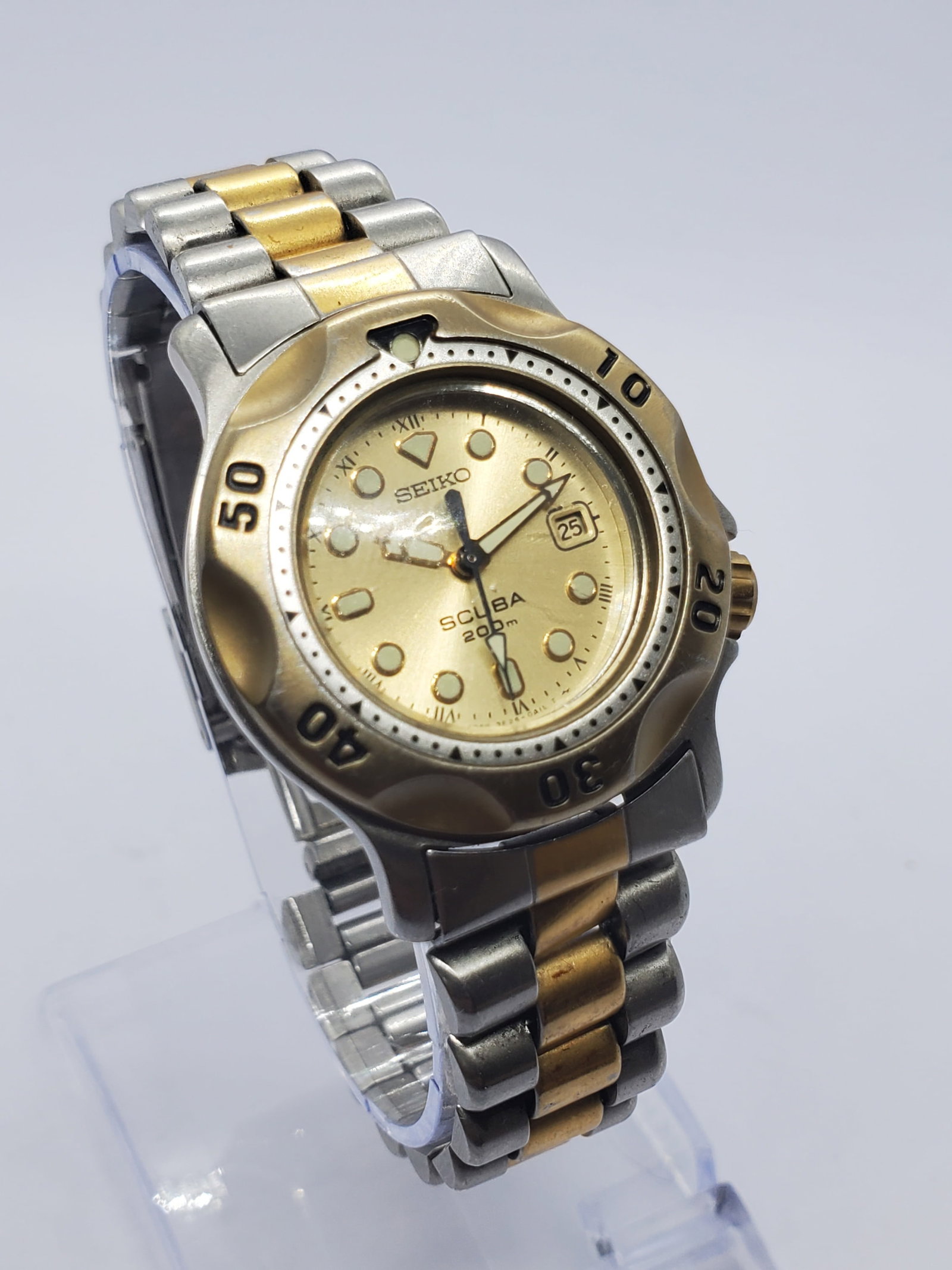 Vintage Seiko Scuba 200 m Ladies Dual Tone Diver Watch, 1994, Running