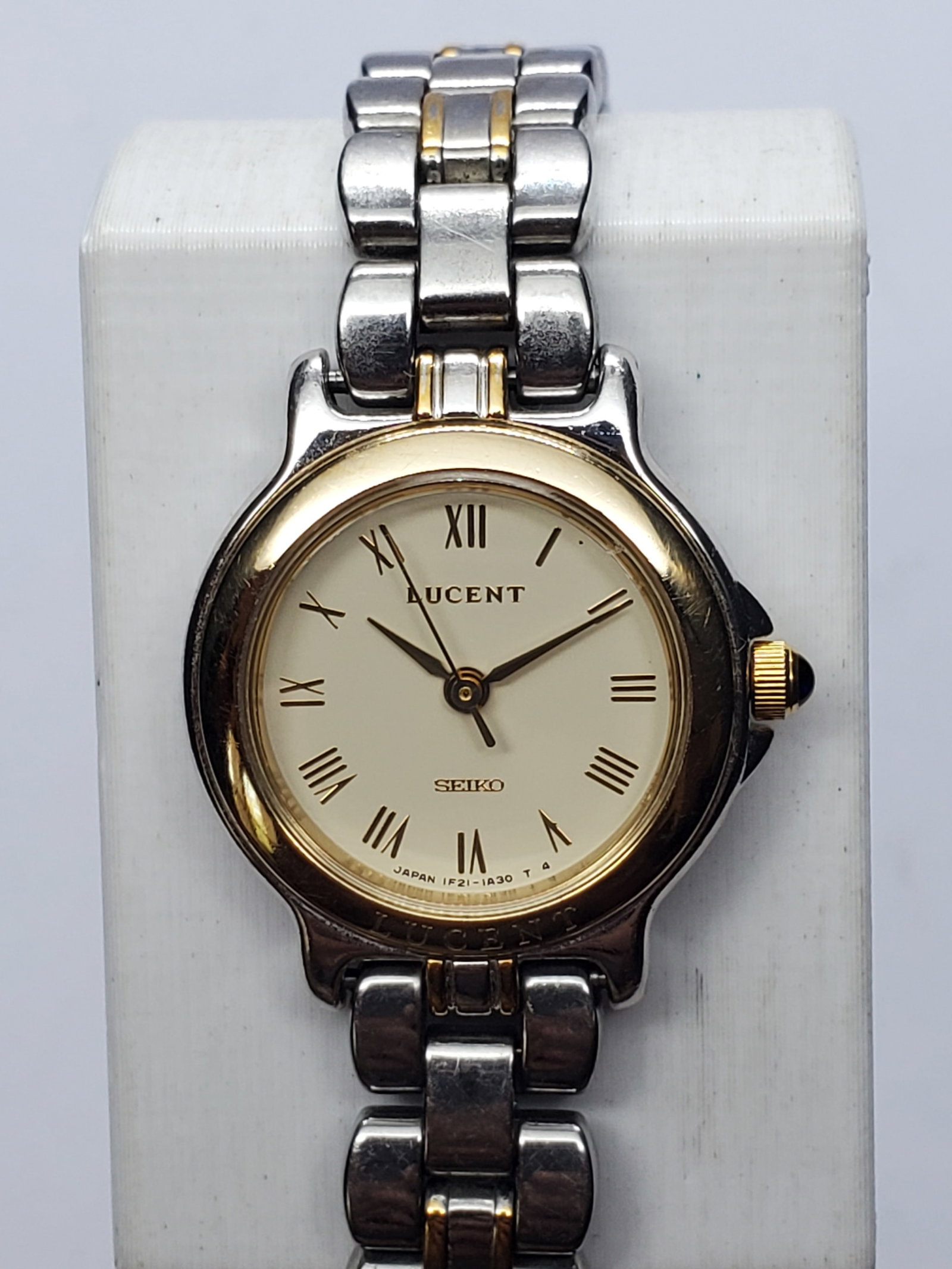 Vintage Seiko Lucent Two Tone Quartz Dress Watch, 22mm, 1996, Running: Elegant and refined, this vintage Seiko Lucent 1F21 0G80 Quartz Dress Watch showcases the timeless design and dependable craftsmanship that have made Seiko a favorite among collectors worldwide. Found