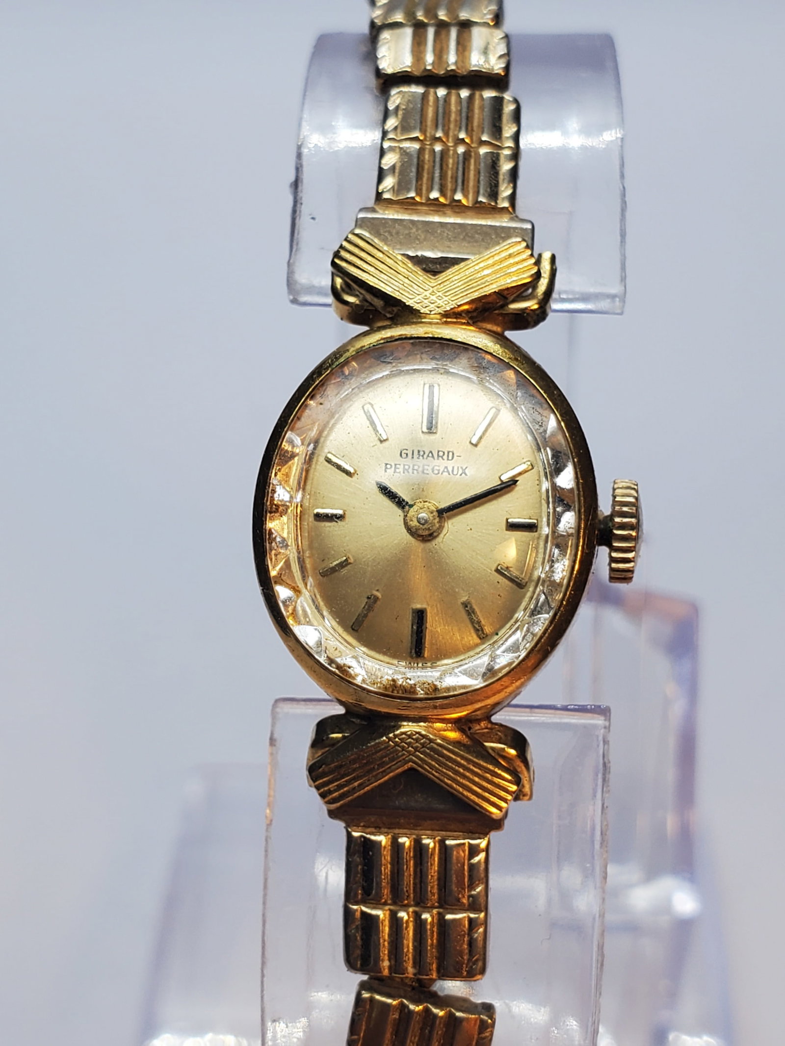 Vintage Girard-Perregaux Gold Plated 17 Jewels Ladies Watch, 15x17mm, 1960s, Running: Vintage Girard-Perregaux 8878B manual-wind ladies dress watch, an elegant Swiss cocktail timepiece featuring a petite 15 mm x 17 mm gold-plated case measuring 25 mm with lugs, a sunburst silver-to-cha