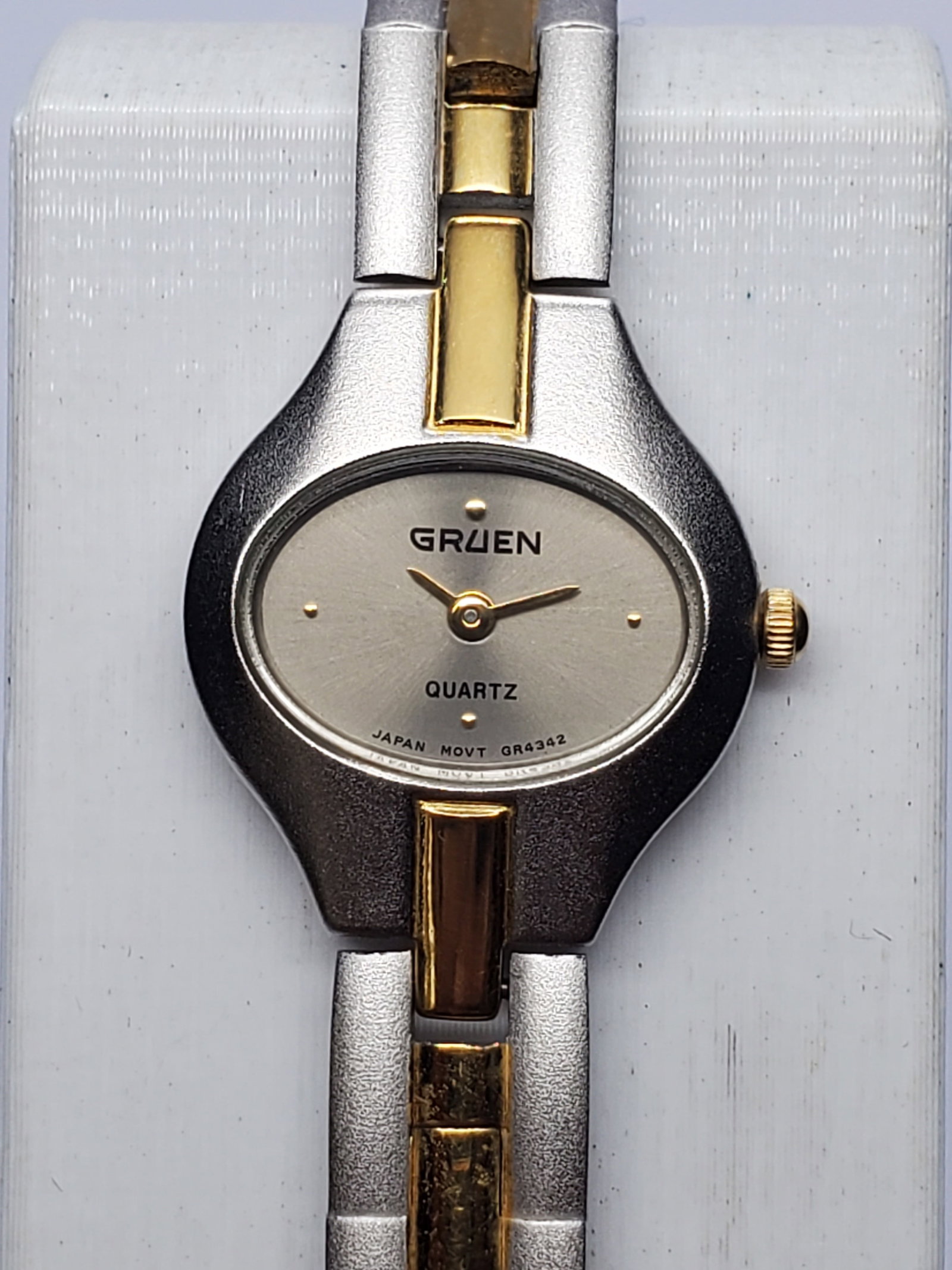 Vintage Gruen Ladies Two-Tone Quartz Dress Watch, 18x20mm, 1190s, Running: Elegant vintage Gruen 262-YL60 ladies? quartz dress watch featuring a petite 18 x 20 mm sanded silver-tone case, minimalist silver-tone dial with gold-tone hands and markers, and a 6-inch two-tone met