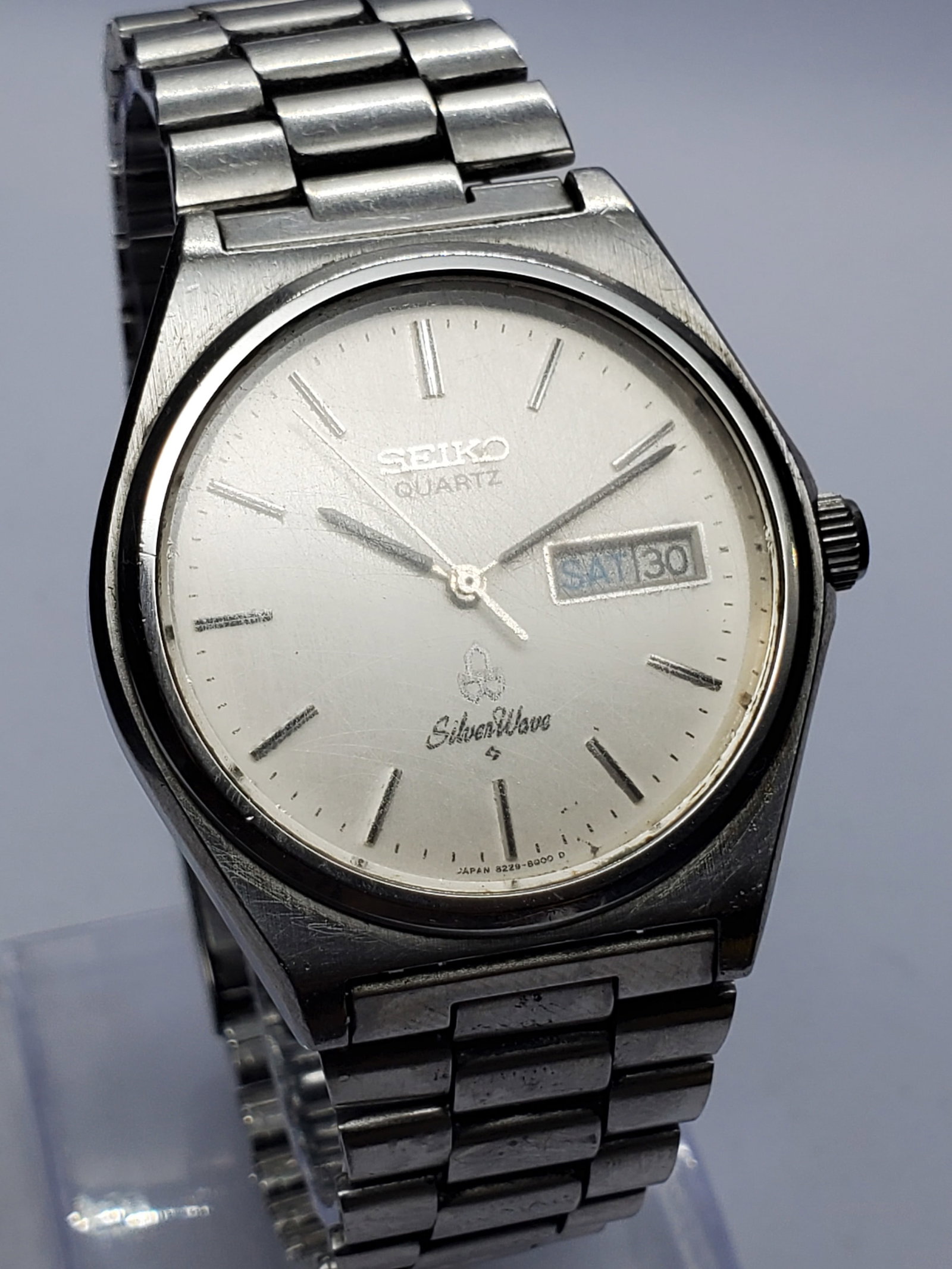 Vintage Seiko SilverWave Quartz Day and Date Watch, 37mm, 1980, Running: Discover the timeless appeal of this Seiko SilverWave 8229 8000 Quartz dress watch, a refined vintage timepiece that showcases Seiko?s renowned craftsmanship and reliability. Founded by Seiko founder 