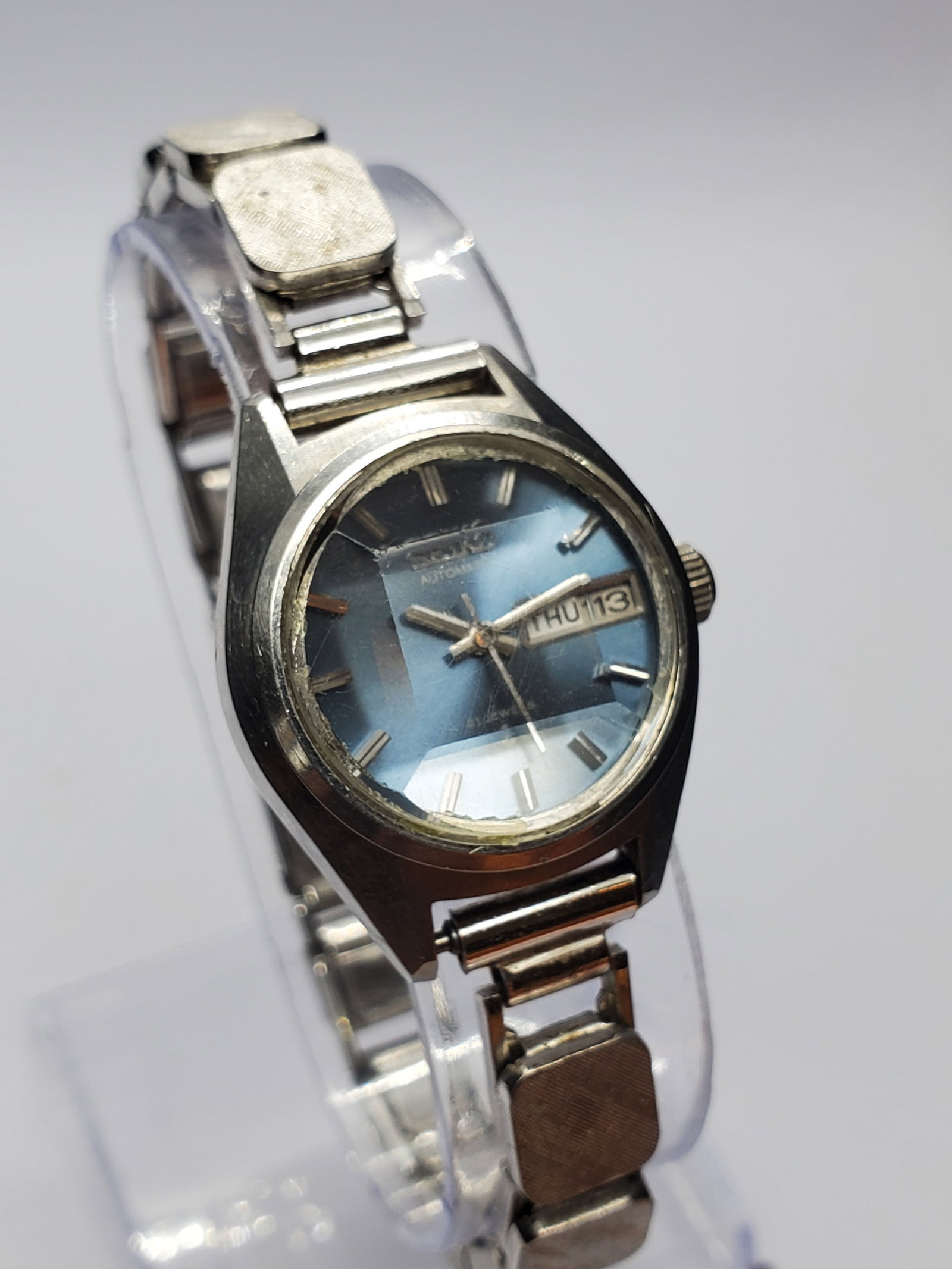 Vintage Seiko 2706-0170 Automatic Blue Dial Day Date Ladies Watch, 1973, Running: This elegant Seiko 2706 0170 automatic dress watch showcases the refined craftsmanship and enduring reliability that have made Seiko a favorite among vintage watch collectors worldwide. The watch feat