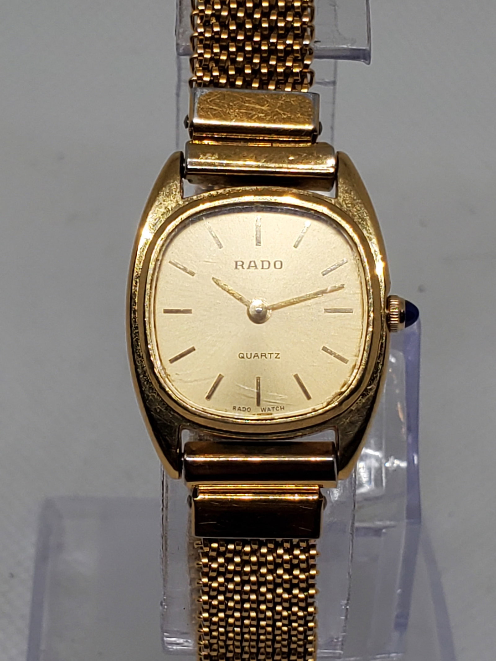 Vintage Rado Gold plated Ladies Watch. 1980S, Running: Elegance and prestige define this Rado 133.9553.2 Quartz Dress Watch, a refined timepiece designed for the discerning collector. Featuring a gold plated case with a classic gold tone dial, this watch 