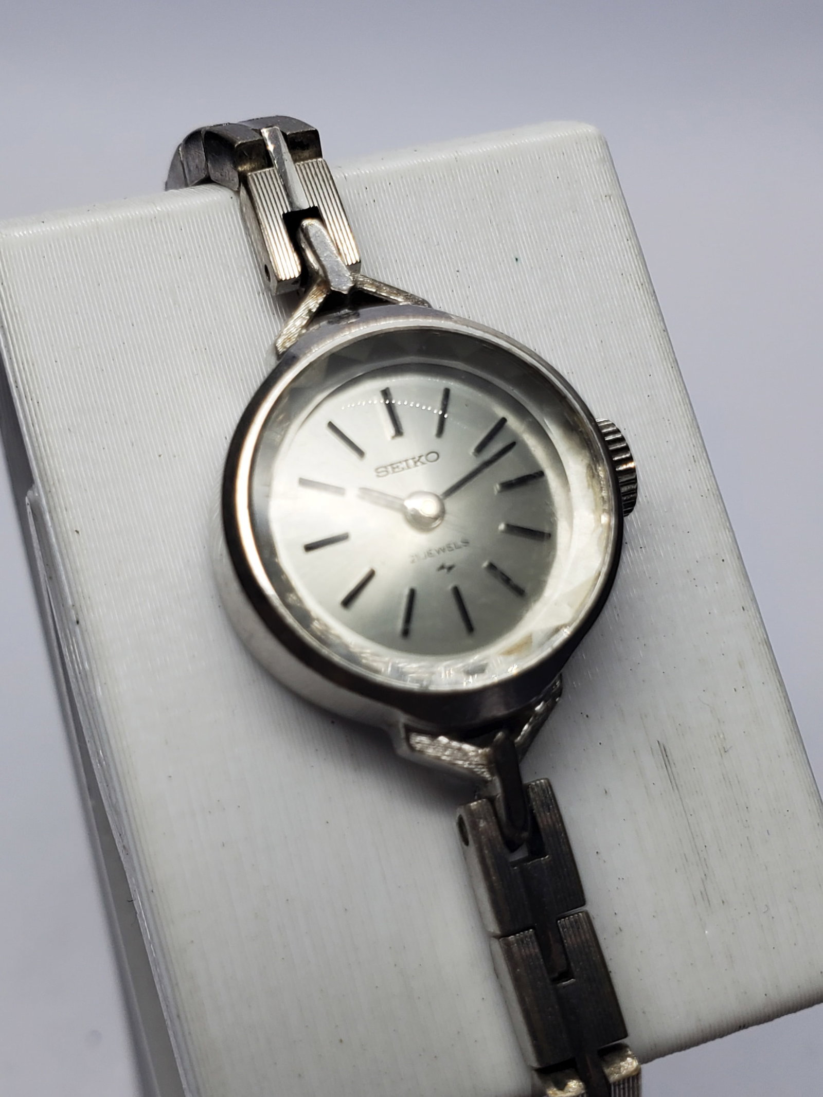 Vintage Seiko 11 Manual 21 Jewels Silver Dial Ladies WGP Watch, 17mm, 1971, Running: Elegant and timeless, this vintage Seiko 11-0250 21 Jewels Manual ladies dress watch showcases the refined craftsmanship that has made Seiko one of the world's most respected watchmakers. Founded by K