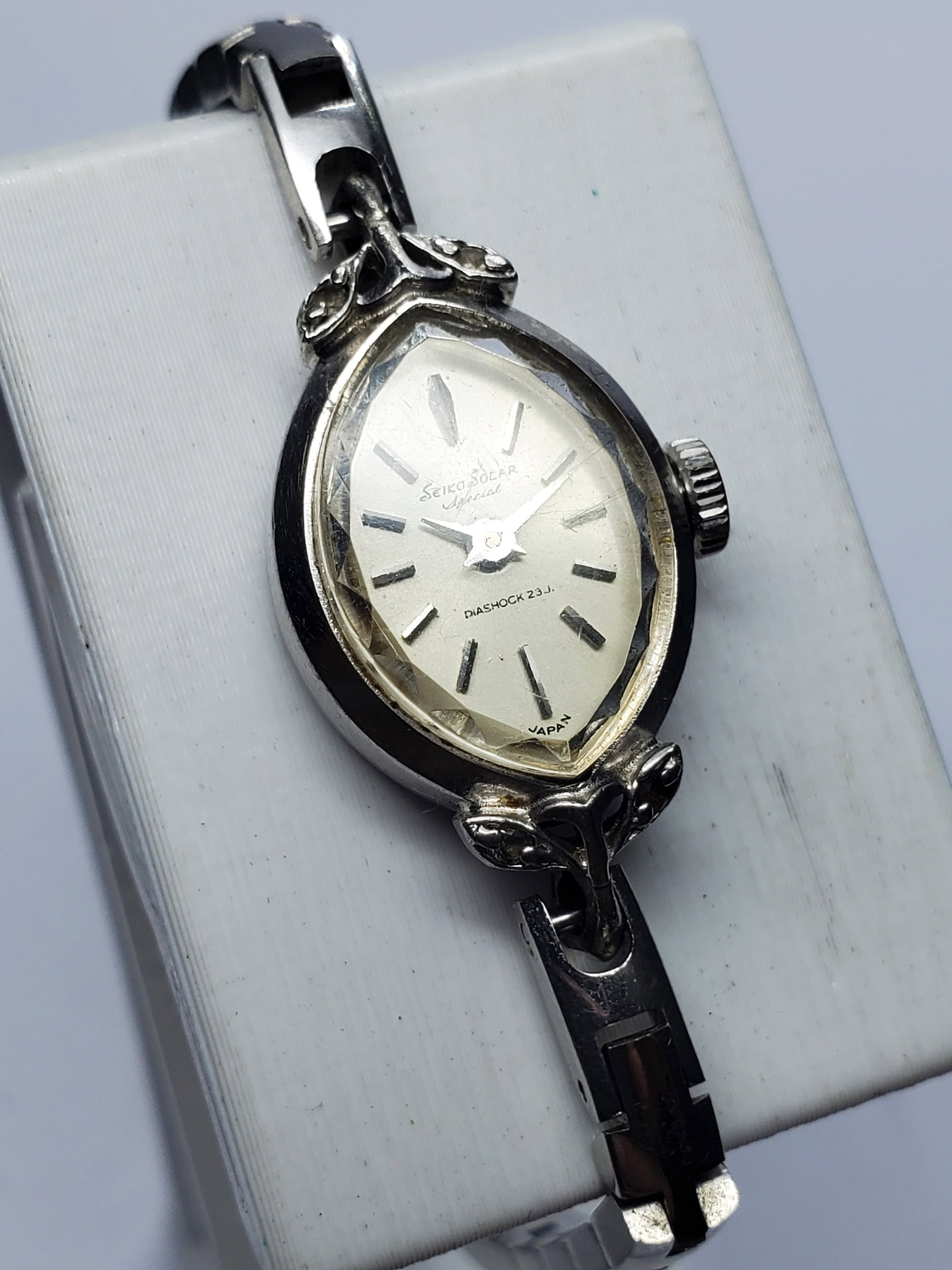 Vintage Seiko 1040 Solar Special 23J Manual Silver WGP Stones Watch, 15x22mm, 1973, Running: Discover timeless Japanese craftsmanship with this elegant Seiko Solar Special manual wind dress watch, a beautiful vintage ladies timepiece from one of Japan's most prestigious watchmakers. Founded b