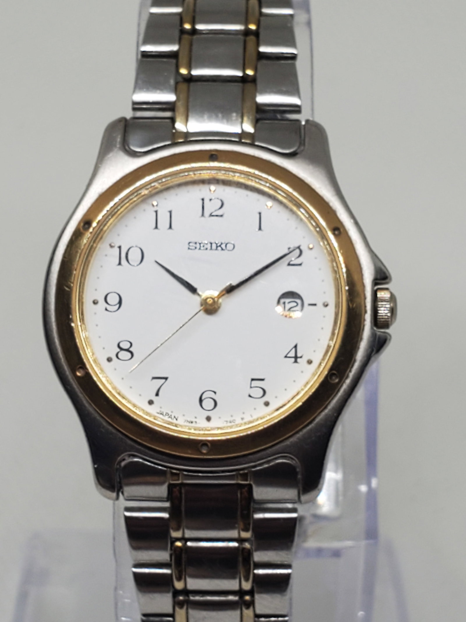 Vintage Seiko Spirit Gold Plated Bezel Ladies Watch, 1999, Running: This elegant Seiko Spirit 7N82 0790 offers refined simplicity with a touch of luxury. Featuring a reliable quartz movement, it showcases a classic white dial with date display, surrounded by a stylish