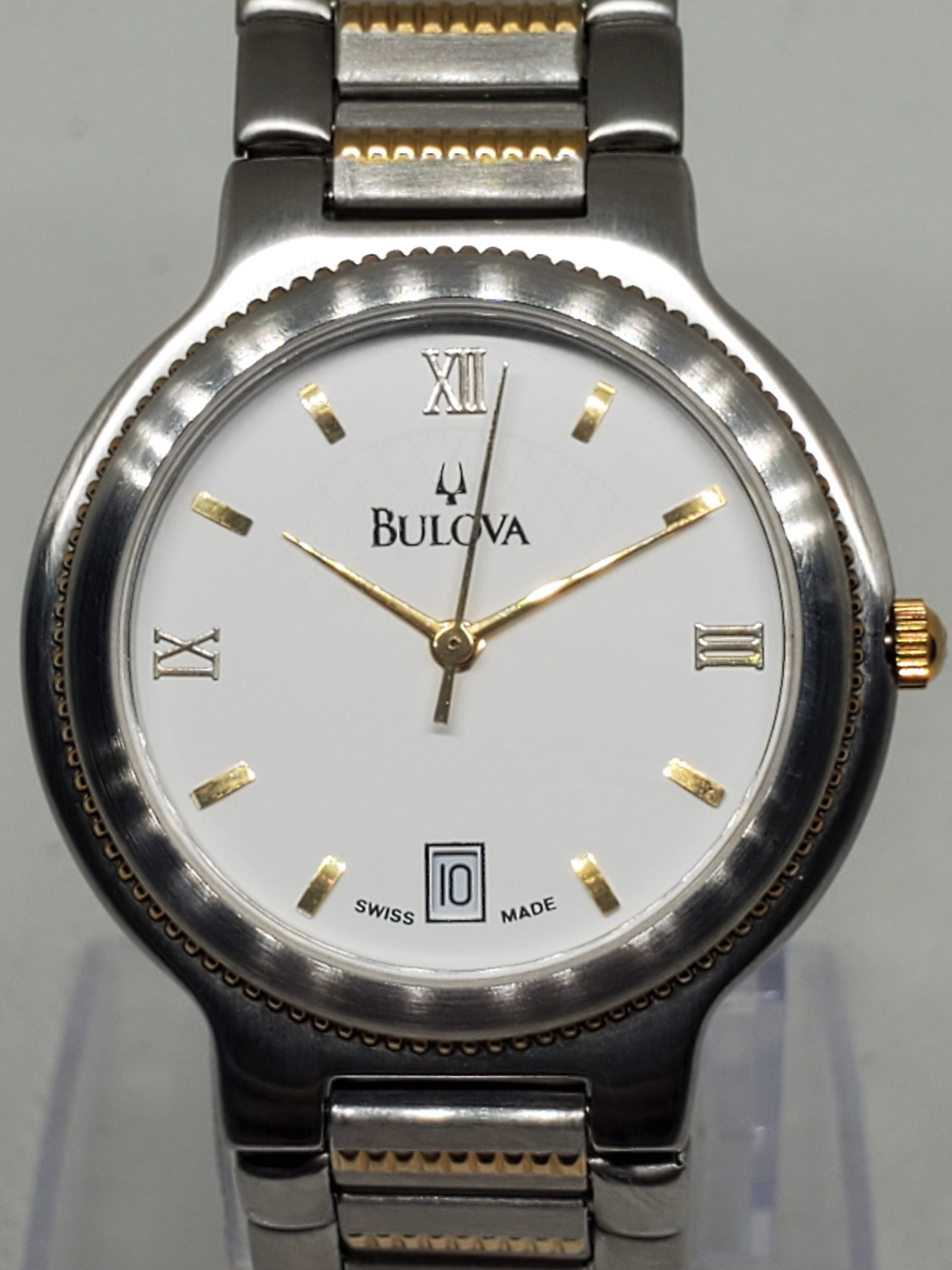 Vintage Elegant Bulova 1711 TTWD Swiss Quartz Dress Watch Dual-Tone 34mm Date, Running: Elegant Bulova 1711 TTWD Swiss Quartz Dress Watch Dual-Tone 34mm Date Item Description: This sophisticated Bulova 1711 TTWD embodies timeless elegance and Swiss precision. Featuring a refined silver-t