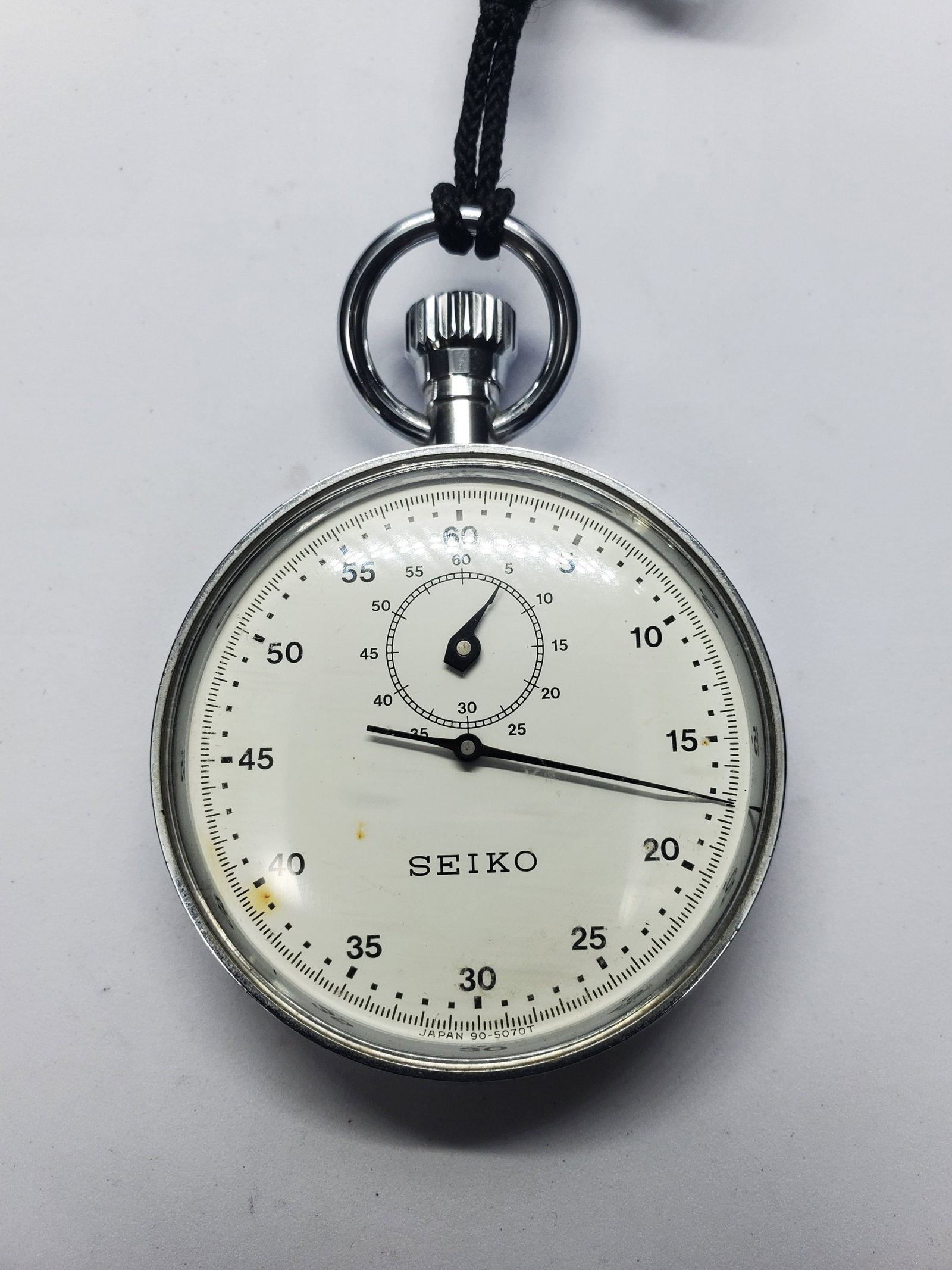 Vintage Seiko 90-5030 Manual Stopwatch Professional Timer, 57mm, 1977, Running: Discover the precision and heritage of this vintage Seiko 90-5030 Manual Stopwatch, a classic instrument from one of Japan?s most respected watchmakers. Founded in 1881 by Kintaro Hattori in Tokyo, Se