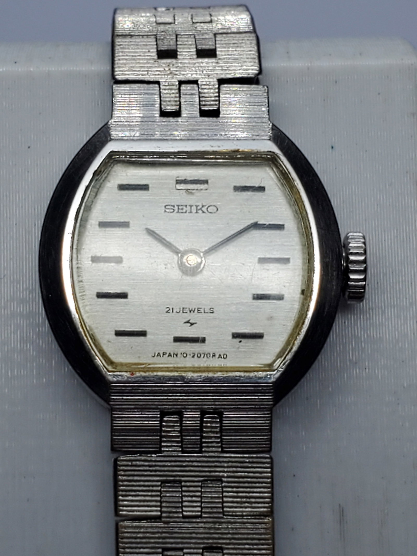 Vintage Seiko 21 Jewels Silver Dial Manual Dress Watch, WGP, 19x17mm, 1968, Running: Elegant and timeless, this Seiko 10-3600 manual wind dress watch showcases the refined craftsmanship that has defined Seiko since its founding by Kintaro Hattori in 1881 in Tokyo Japan, a brand celebr