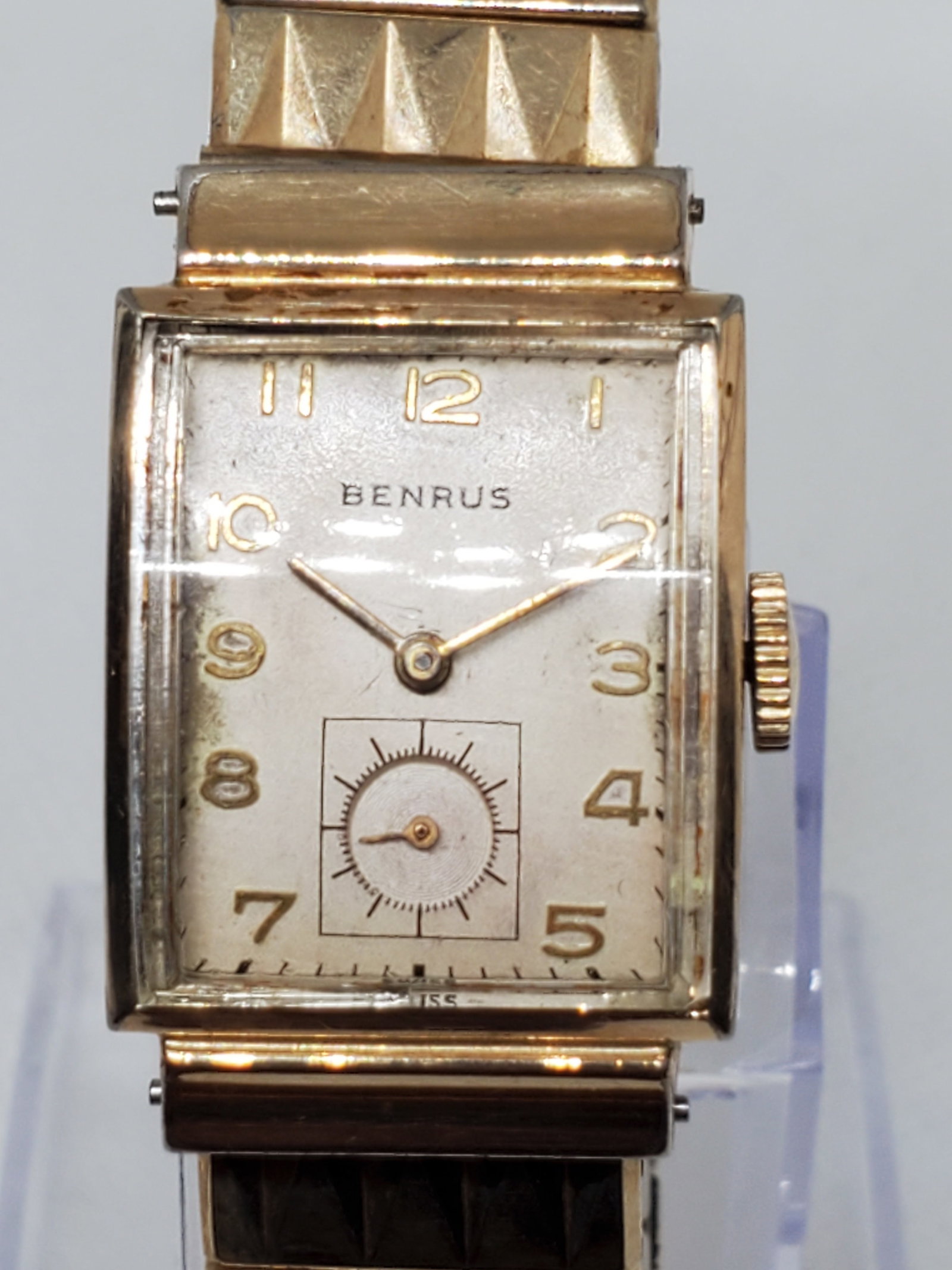 Vintage Benrus Gold Plated Manual Watch, late 1950s, Running: Step into timeless sophistication with this vintage Benrus BO 1 dress watch ? a perfect blend of elegance and understated charm. This classic piece features a 10K rolled gold plated case, 17 jewels, b