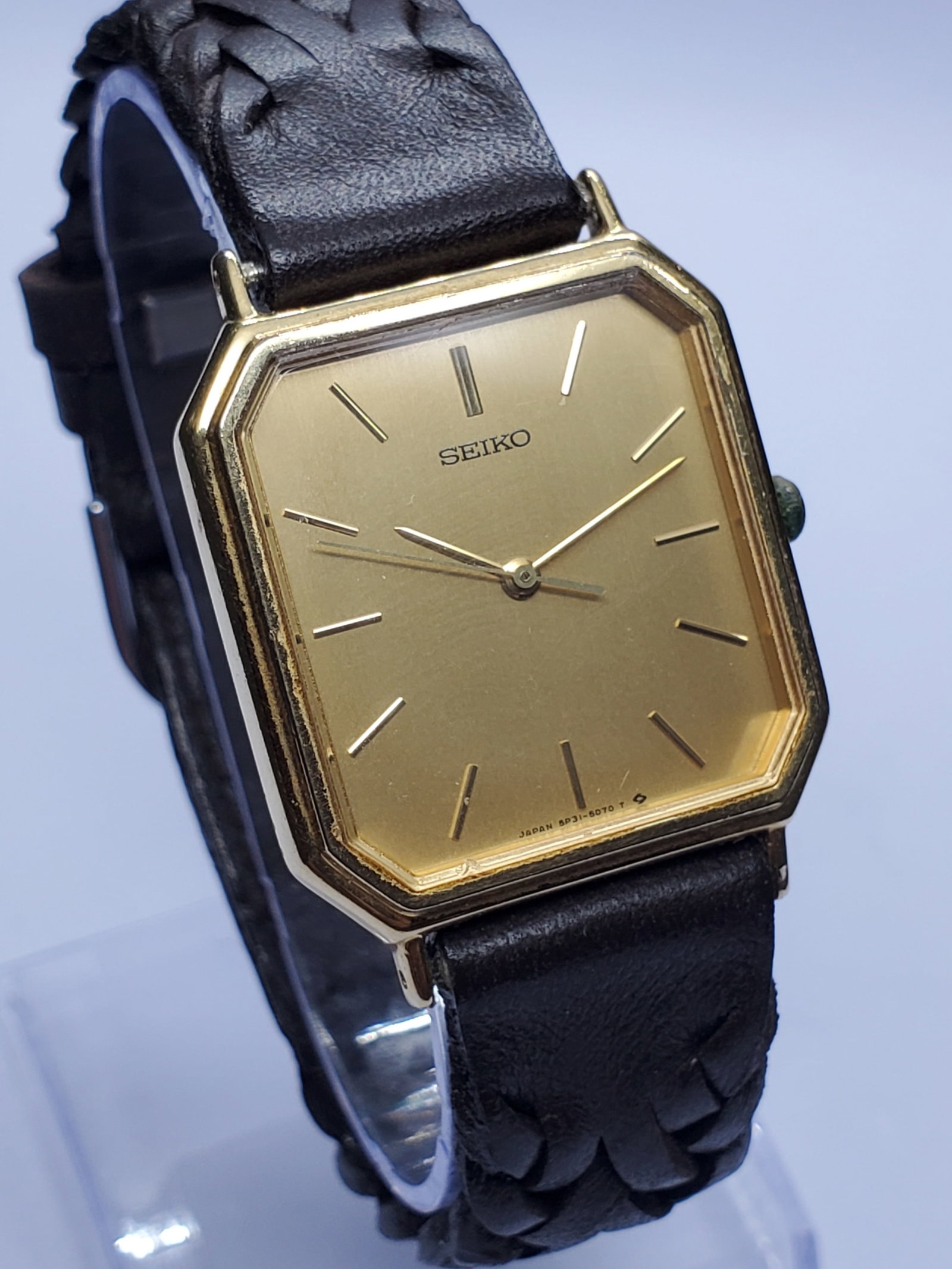 Vintage Seiko 5P31 Gold Plated Quartz Dress Watch Tank, 27x29mm, 1986, Running: This elegant Seiko 5P31-5C50 quartz dress watch reflects the refined simplicity and dependable engineering that have made Seiko one of the most respected names in global watchmaking. Founded in 1881 b
