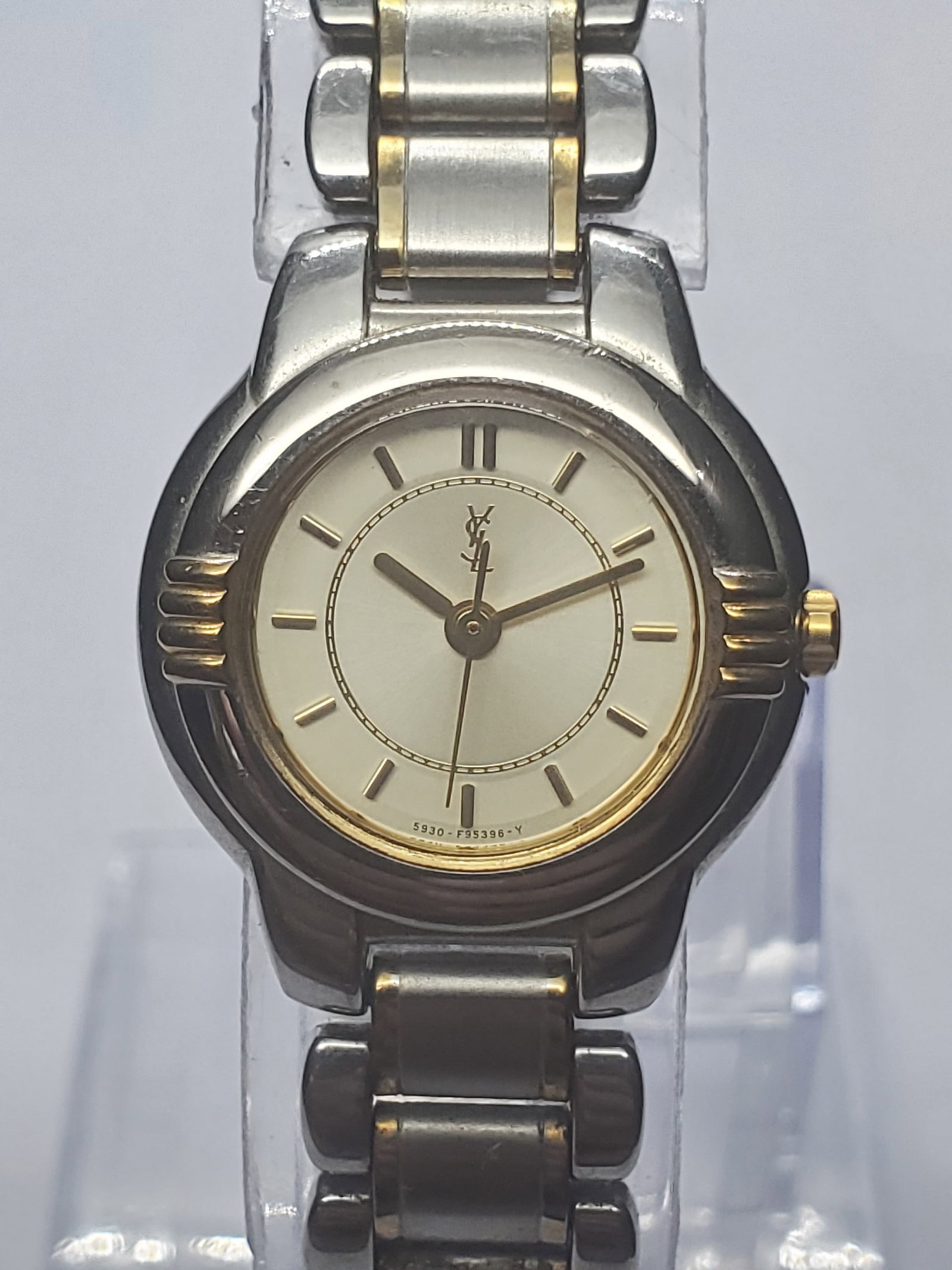 YSL Yves Saint Laurent Two Tone Ladies Watch, 23mm, 1997, Running: Yves Saint Laurent YSL 5930 F91474 is an elegant vintage quartz dress watch combining classic Parisian fashion prestige with practical everyday durability. Founded by Yves Saint Laurent and Pierre Ber