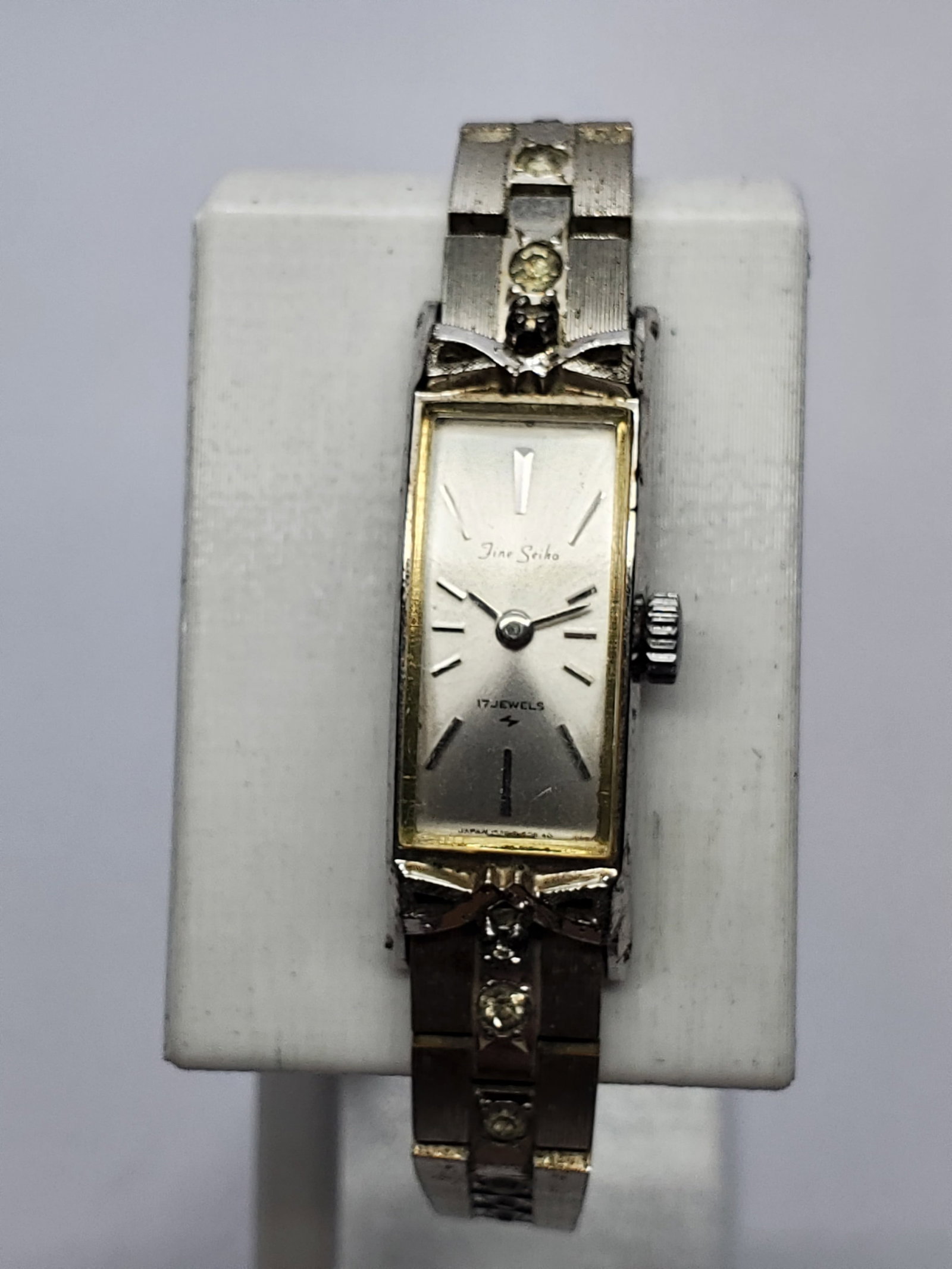 Vintage Fine Seiko WGP 17J Manual Crystal Dress Watch, 11x28m, 1968, Running: Discover timeless Japanese craftsmanship with this elegant Fine Seiko 1520-3180 manual wind dress watch, a refined vintage ladies timepiece that reflects Seiko's reputation for precision, durability, 