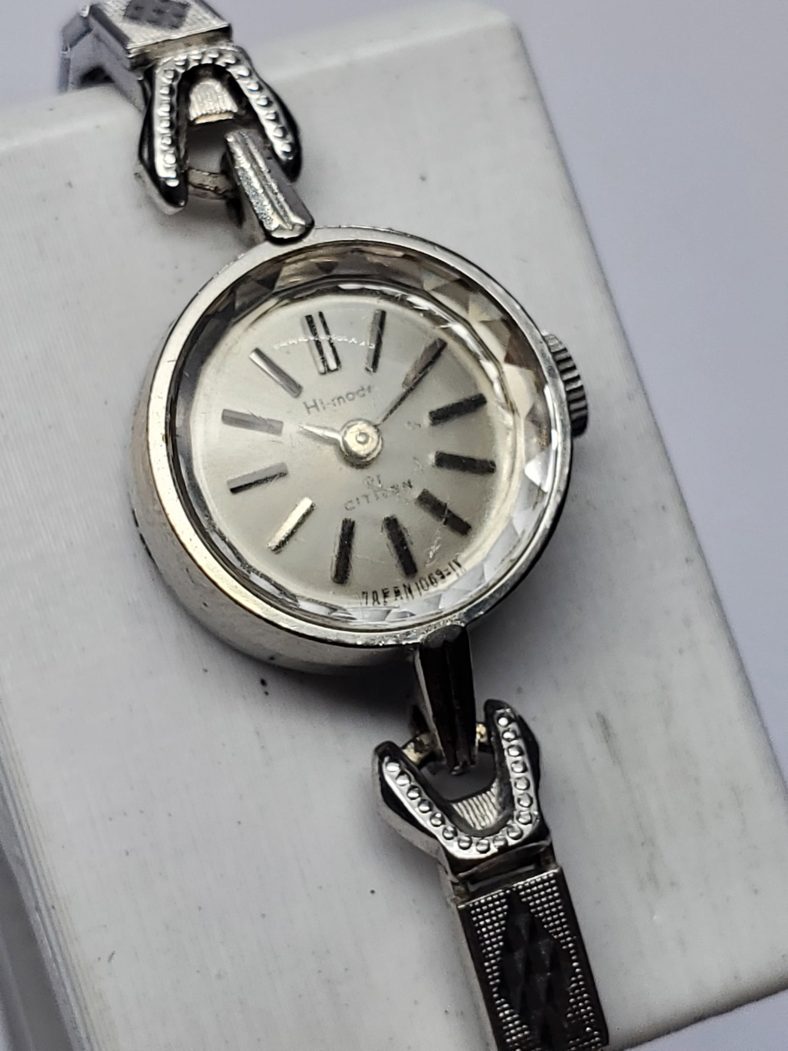 Vintage Citizen Star Hi Mode 21 Jewels Manual Cut Glass Watch, 17mm, circa 1970, Running: Elegant and collectible, this vintage Citizen Star Hi Mode manual wind dress watch showcases the refined craftsmanship that made Citizen one of Japan?s most respected watchmakers. Founded by the Shoko