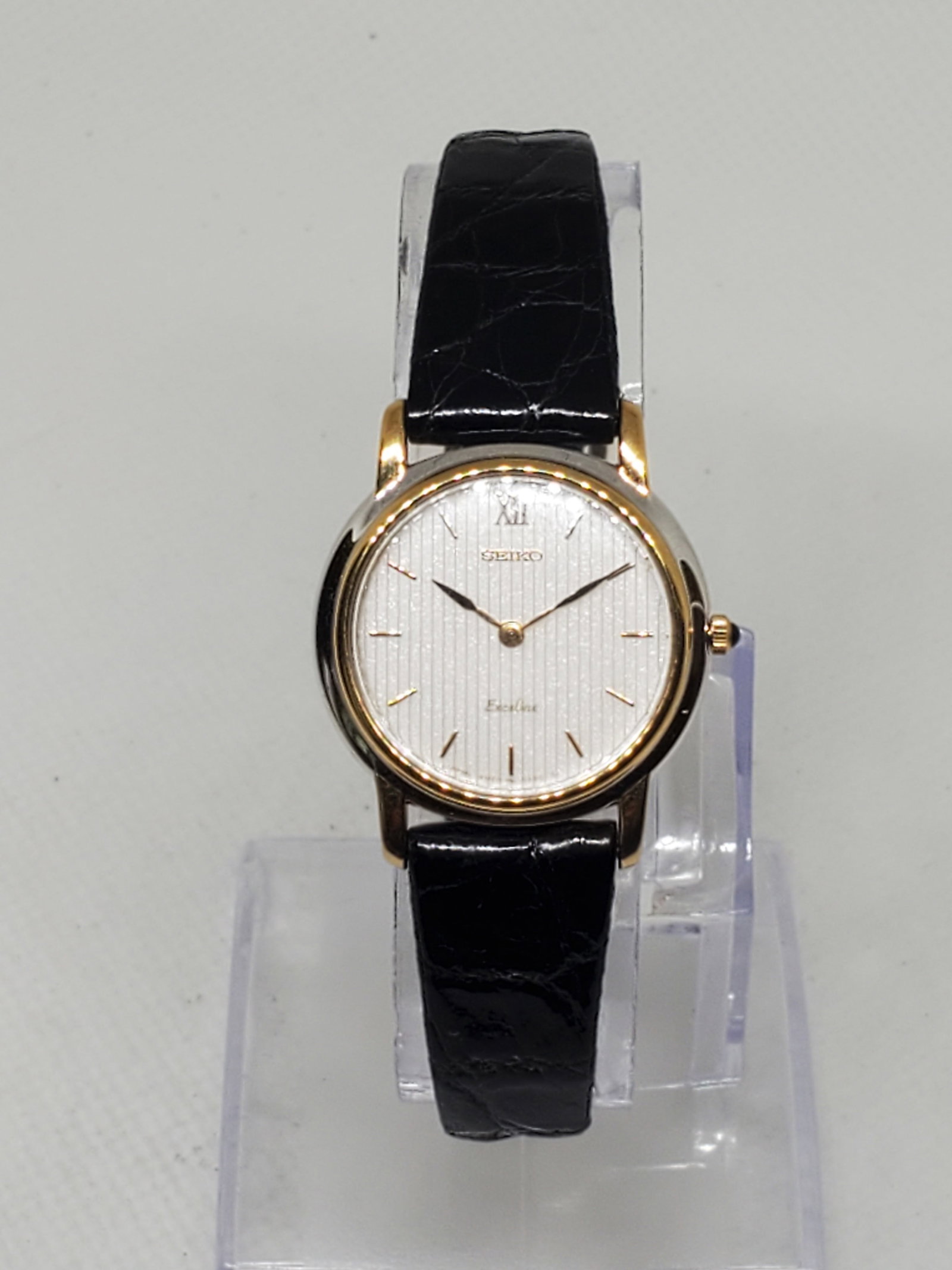 Vintage Seiko Exceline Dual Tone Ladies Watch, 1980s, Running: This refined Seiko Exceline embodies elegance and prestige with its slim profile and timeless design running . Featuring a dual tone style with a gold bezel and a beautifully patterned dial, it balanc
