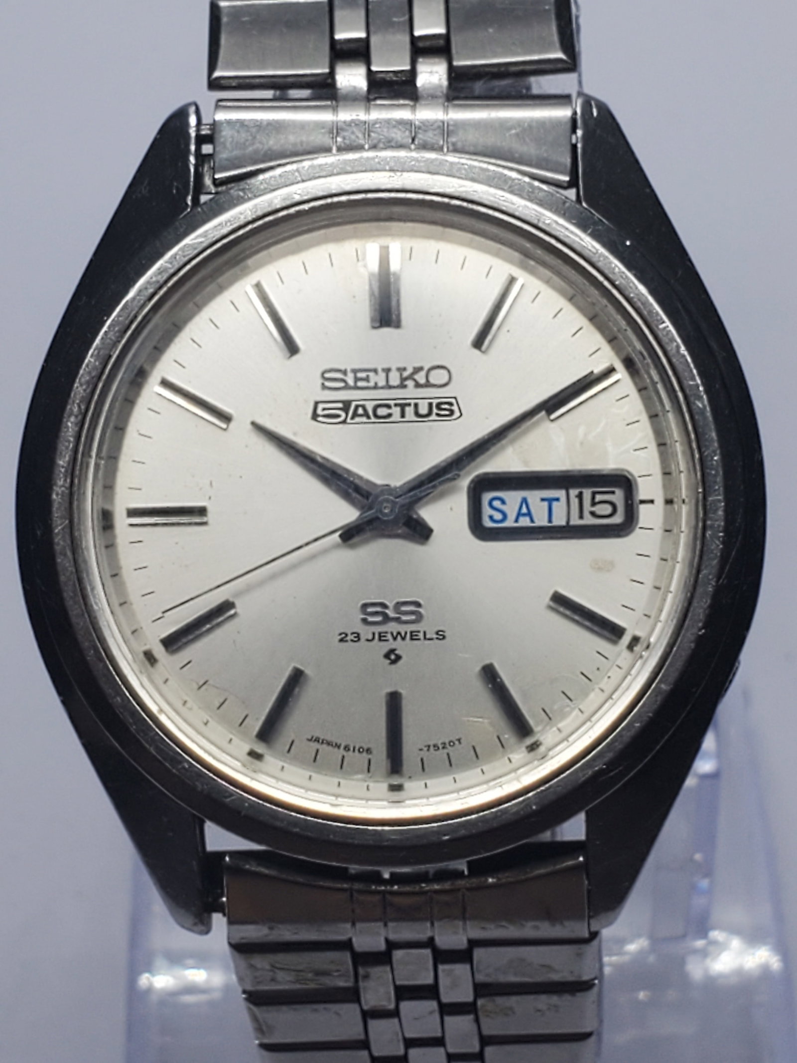 Vintage Seiko 5 Actus SS 6106-7480 Automatic 23J Silver Dial Watch, 37mm, 1970, Running: Experience classic Japanese craftsmanship with this vintage Seiko 5 Actus SS 6106-7480 Automatic dress watch, featuring a 37 mm silver tone stainless steel case, an elegant sunburst silver dial, day a