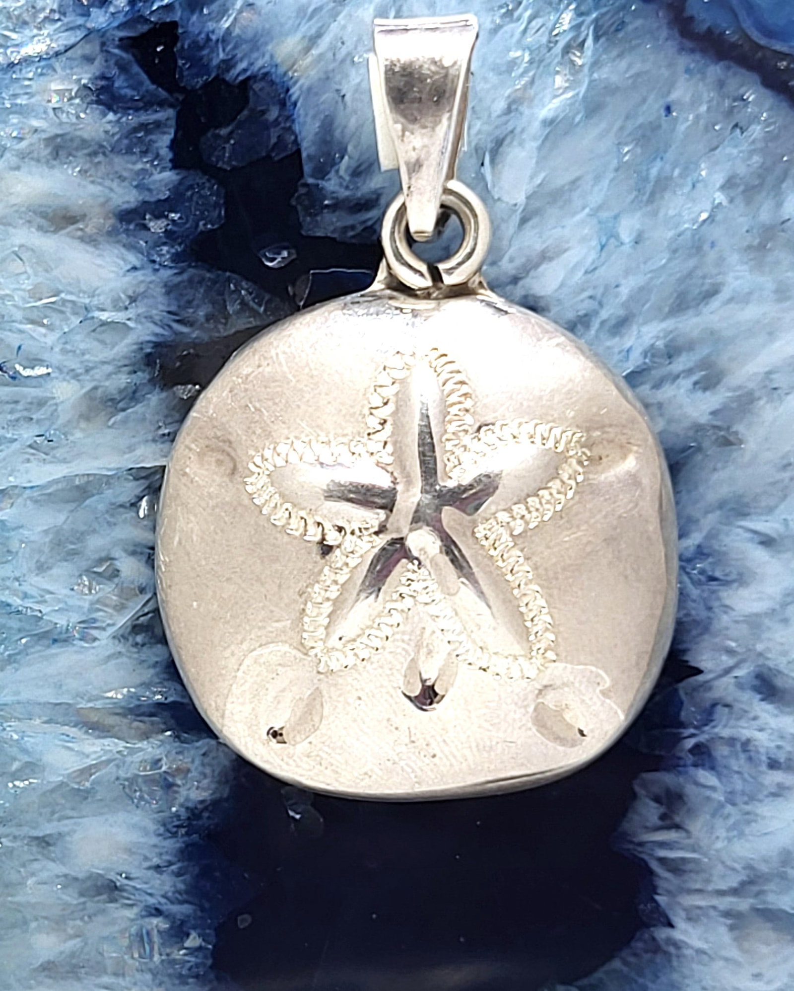 Vintage Taxco TN-49 Sterling Silver Sand Dollar Pendant: Die-Struck in: Sterling Silver .925 Size: 1.25" Diameter Designer/Hallmard: TN-49, Taxco silversmith, Mr. N, 49th N Surnamed Silversmith in Taxco, Mexico. Weight: 12.68g This is a